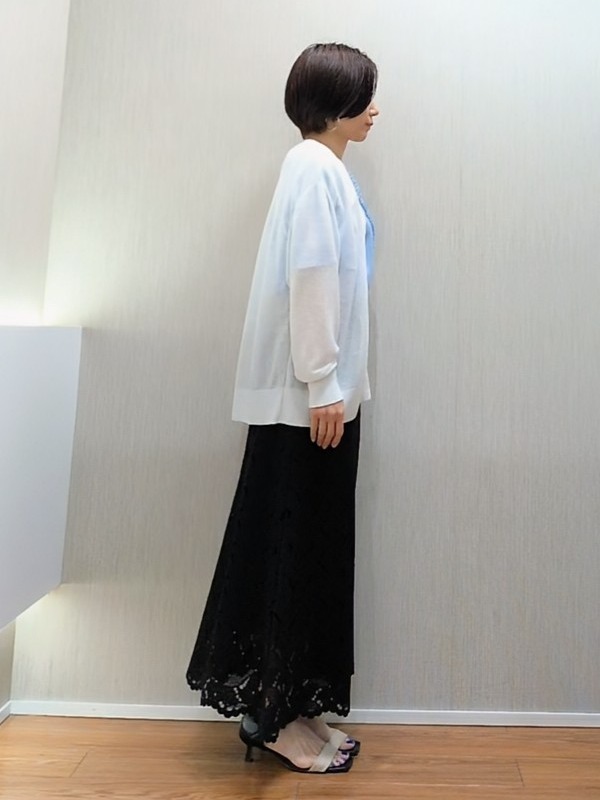 ミズタさんの「UNTITLED｜【接触冷感/通気性/洗える】Vネックフリルブラウス」を使ったコーディネート