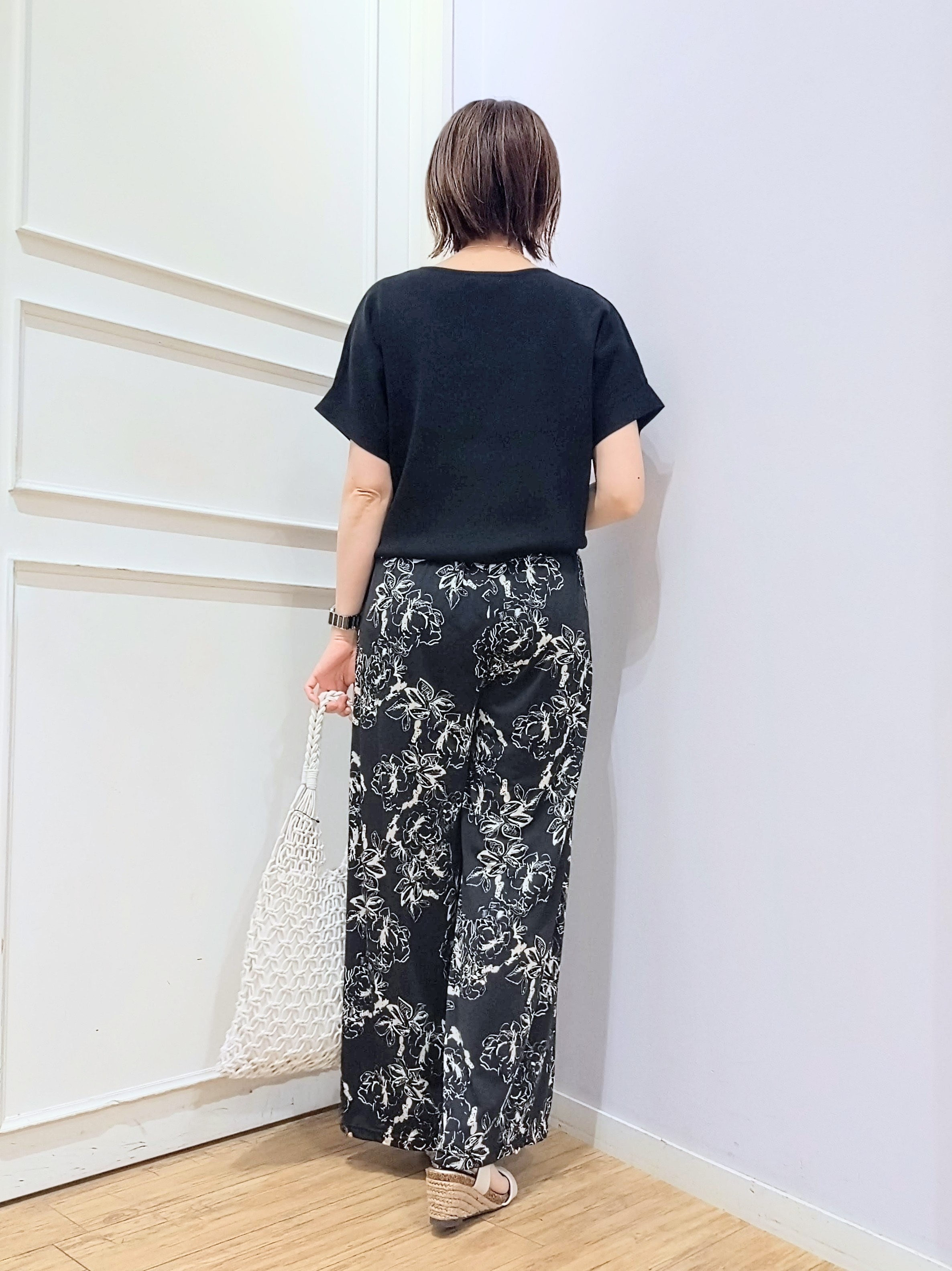 miomioさんの「SHOO･LA･RUE｜【毎日洗える/UV】二の腕隠れる さらっとドルマン半袖ニット」を使ったコーディネート