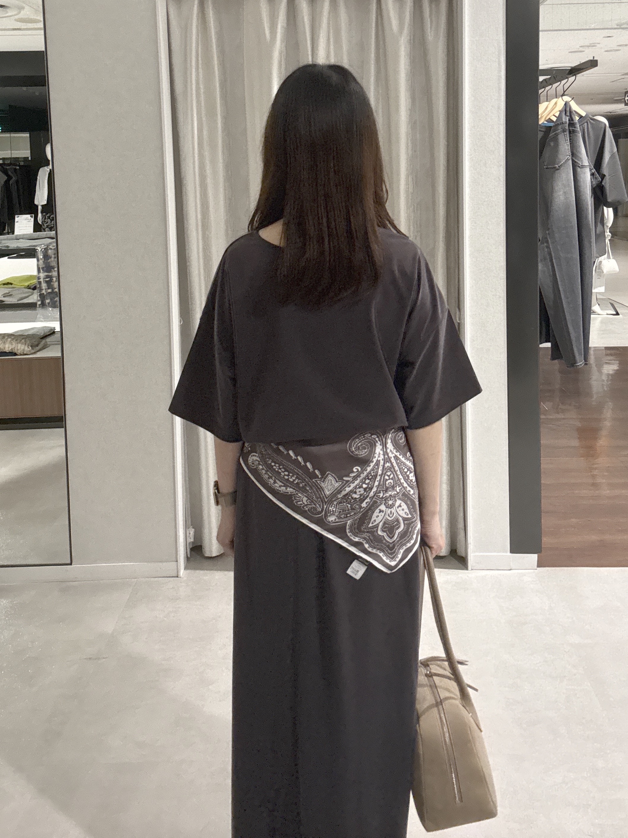 makiさんの「UNTITLED｜【きれいめTシャツ/セットアップ可】ヴィンテージライクプルオーバー」を使ったコーディネート