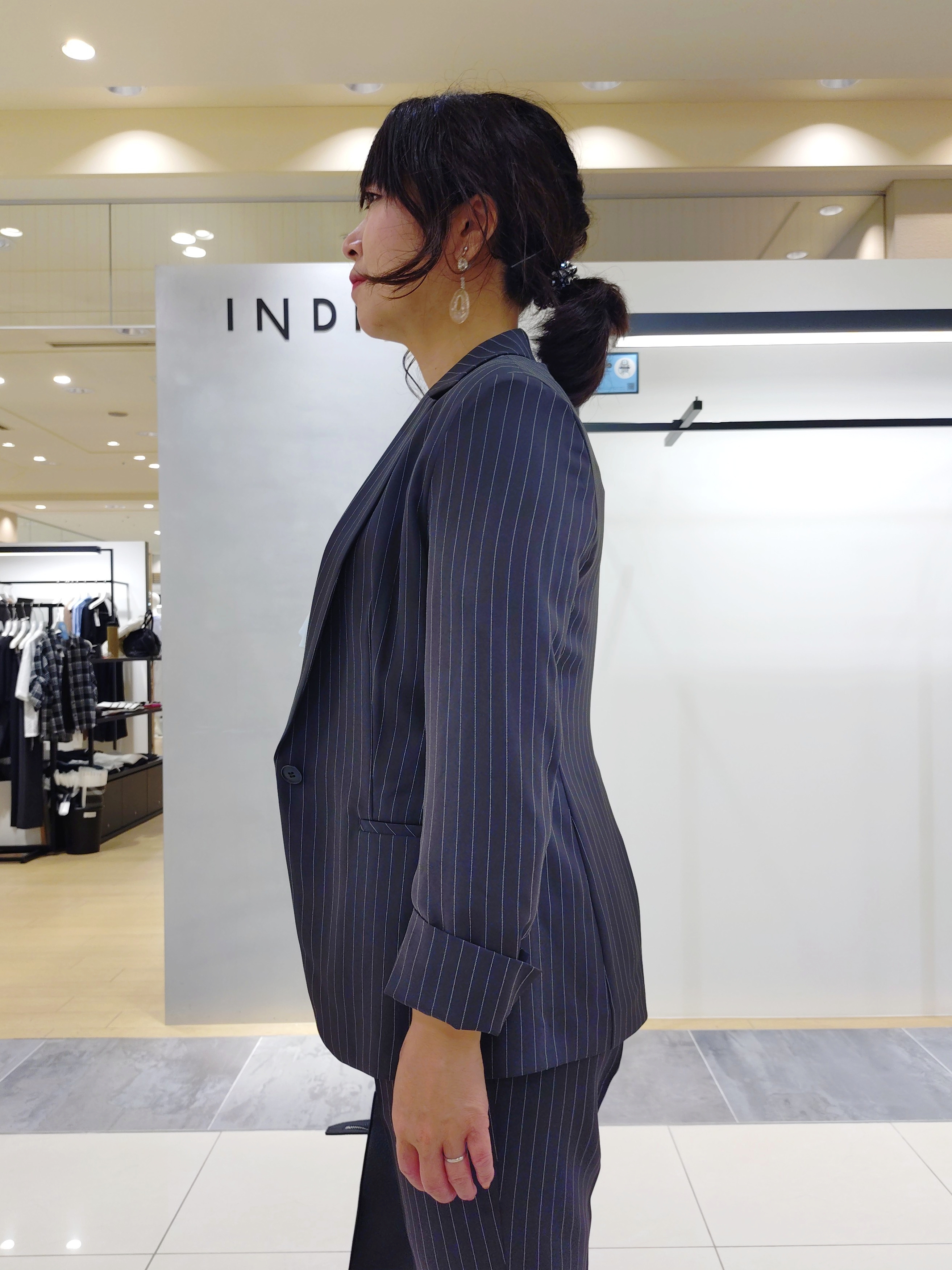 TOMOMIさんの「INDIVI｜【初秋/UVケア/着る日傘】 テーラードジャケット」を使ったコーディネート