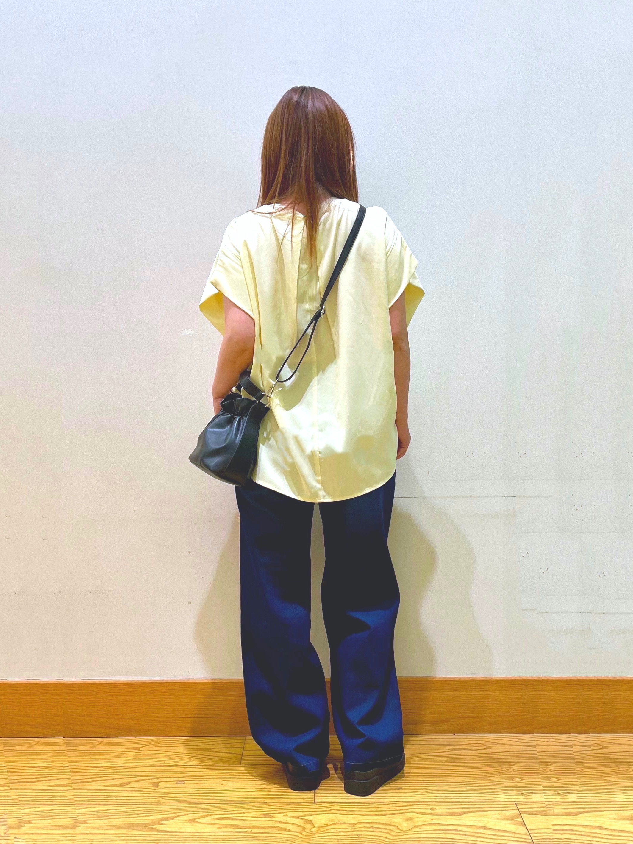 ゆっきーさんの「SHOO･LA･RUE｜【洗濯機可/体型カバー】インしてる風 ふんわり裾バルーントップス」を使ったコーディネート