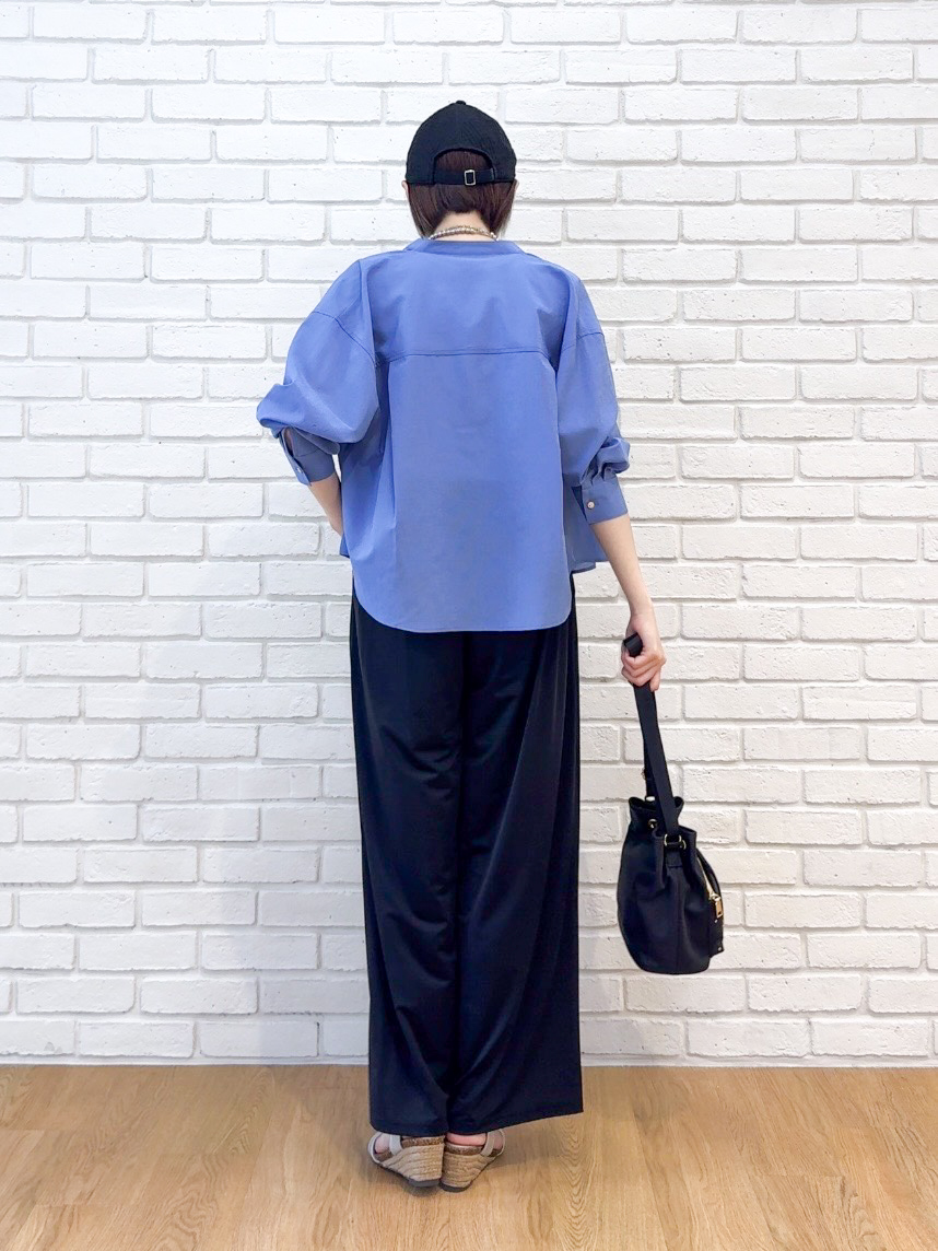 𝐜𝐡𝐢𝐤𝐚さんの「SHOO･LA･RUE｜【通気性〇/S-LL/洗濯機可】さらりと心地よい。ノーカラーシャツ」を使ったコーディネート