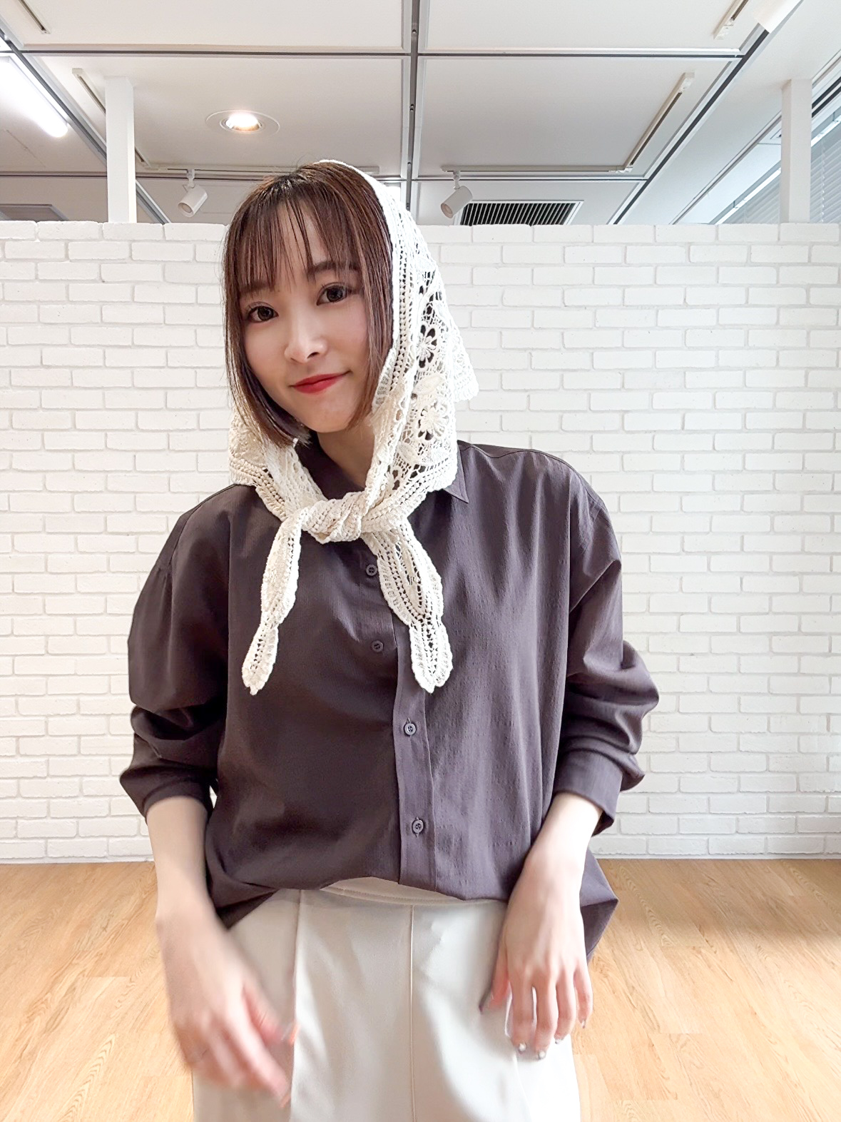 𝐜𝐡𝐢𝐤𝐚さんの「SHOO･LA･RUE｜【通気性〇/S-LL/洗濯機可】羽織にも使いやすい きちんとベーシックシャツ」を使ったコーディネート