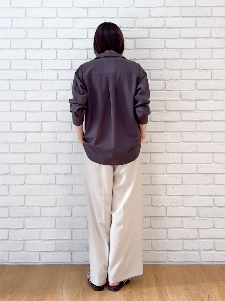 𝐜𝐡𝐢𝐤𝐚さんの「SHOO･LA･RUE｜【通気性〇/S-LL/洗濯機可】羽織にも使いやすい きちんとベーシックシャツ」を使ったコーディネート