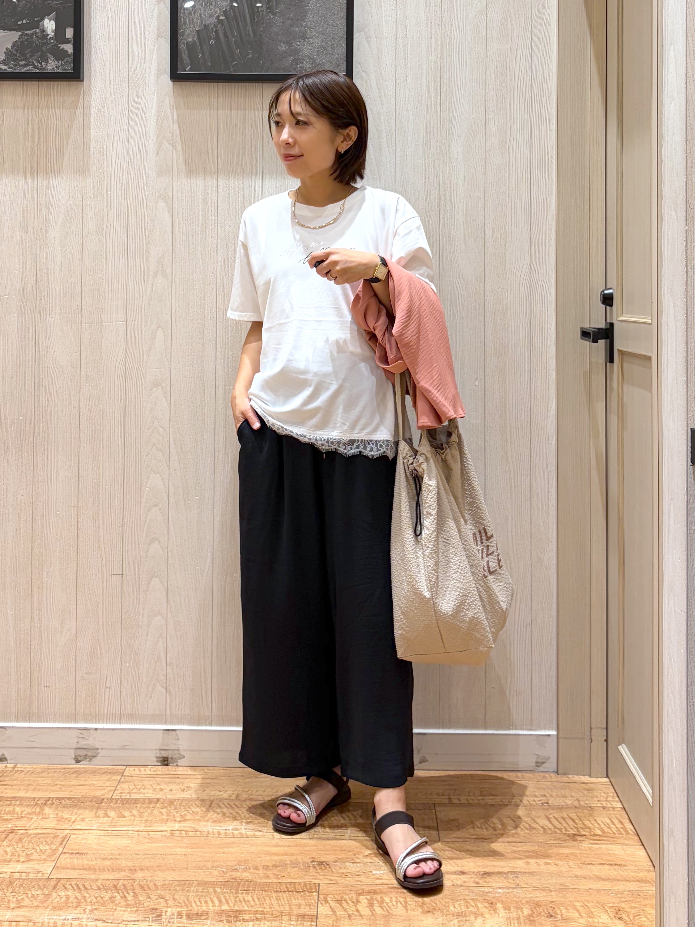 shirayuuuさんの「SHOO･LA･RUE｜【洗濯後しわになりにくい/体型カバー】二の腕も隠せる　お袖ロールアップ半袖シャツ」を使ったコーディネート