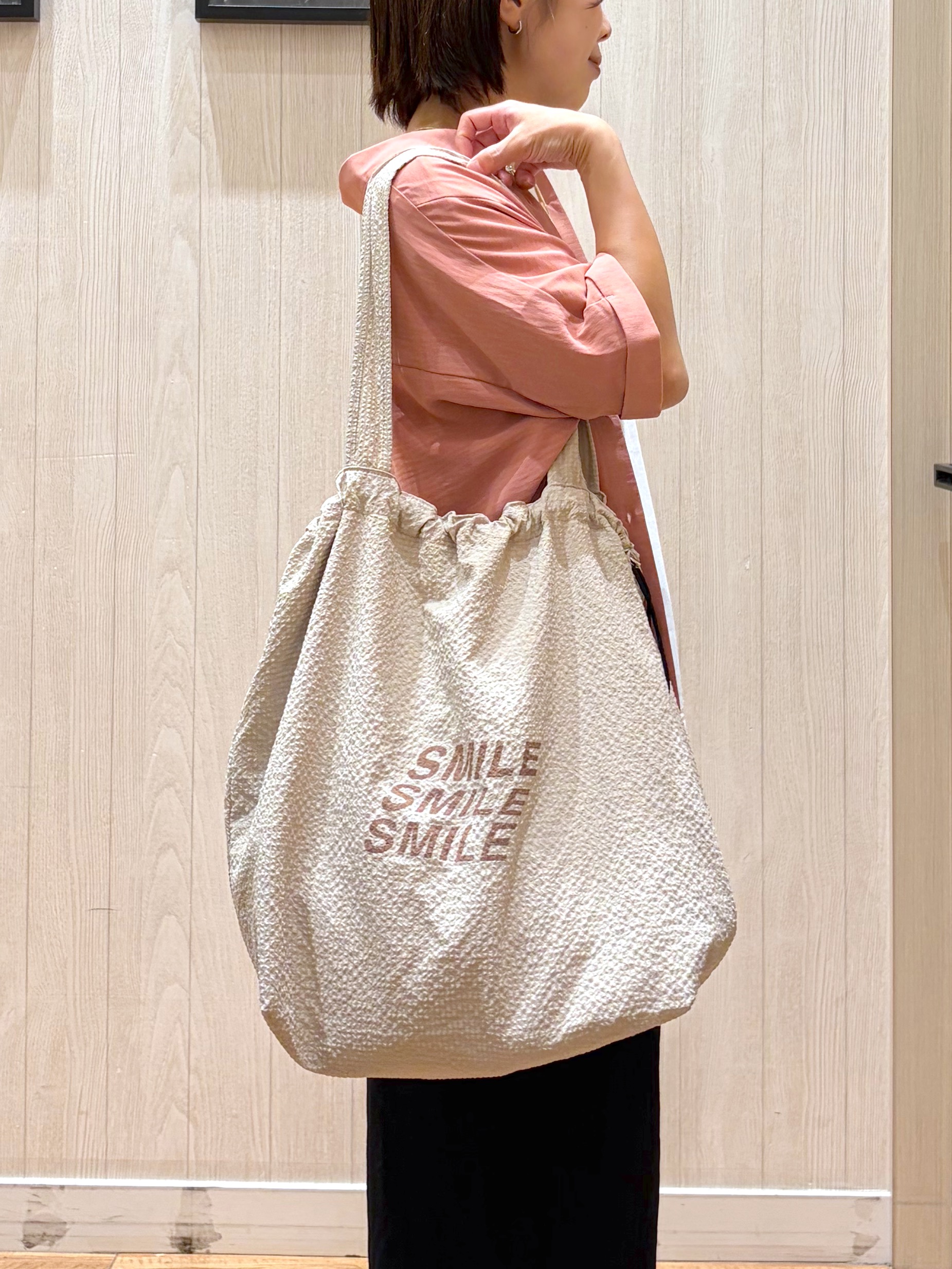 shirayuuuさんの「SHOO･LA･RUE｜【洗濯後しわになりにくい/体型カバー】二の腕も隠せる　お袖ロールアップ半袖シャツ」を使ったコーディネート