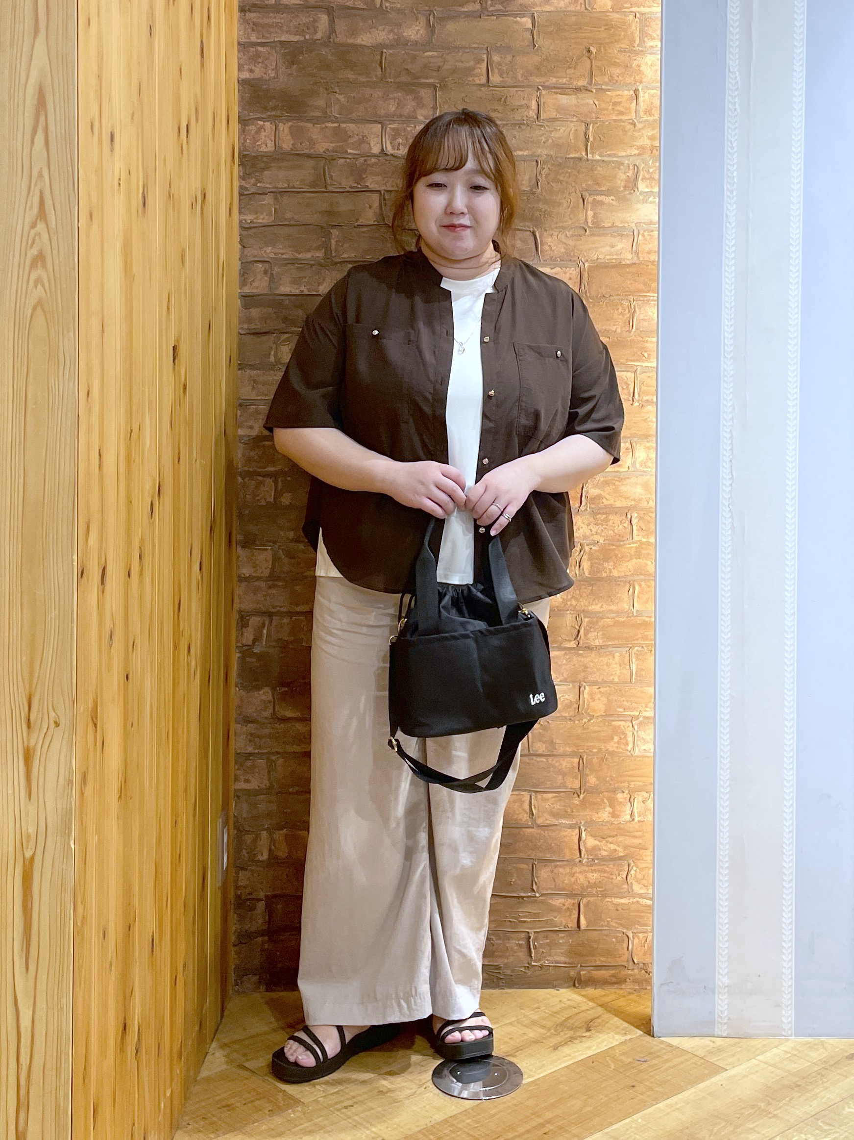 Risaさんの「SHOO･LA･RUE｜【洗濯機可/S-LL】大人の抜け感 ゆるっと5分袖シャツ」を使ったコーディネート