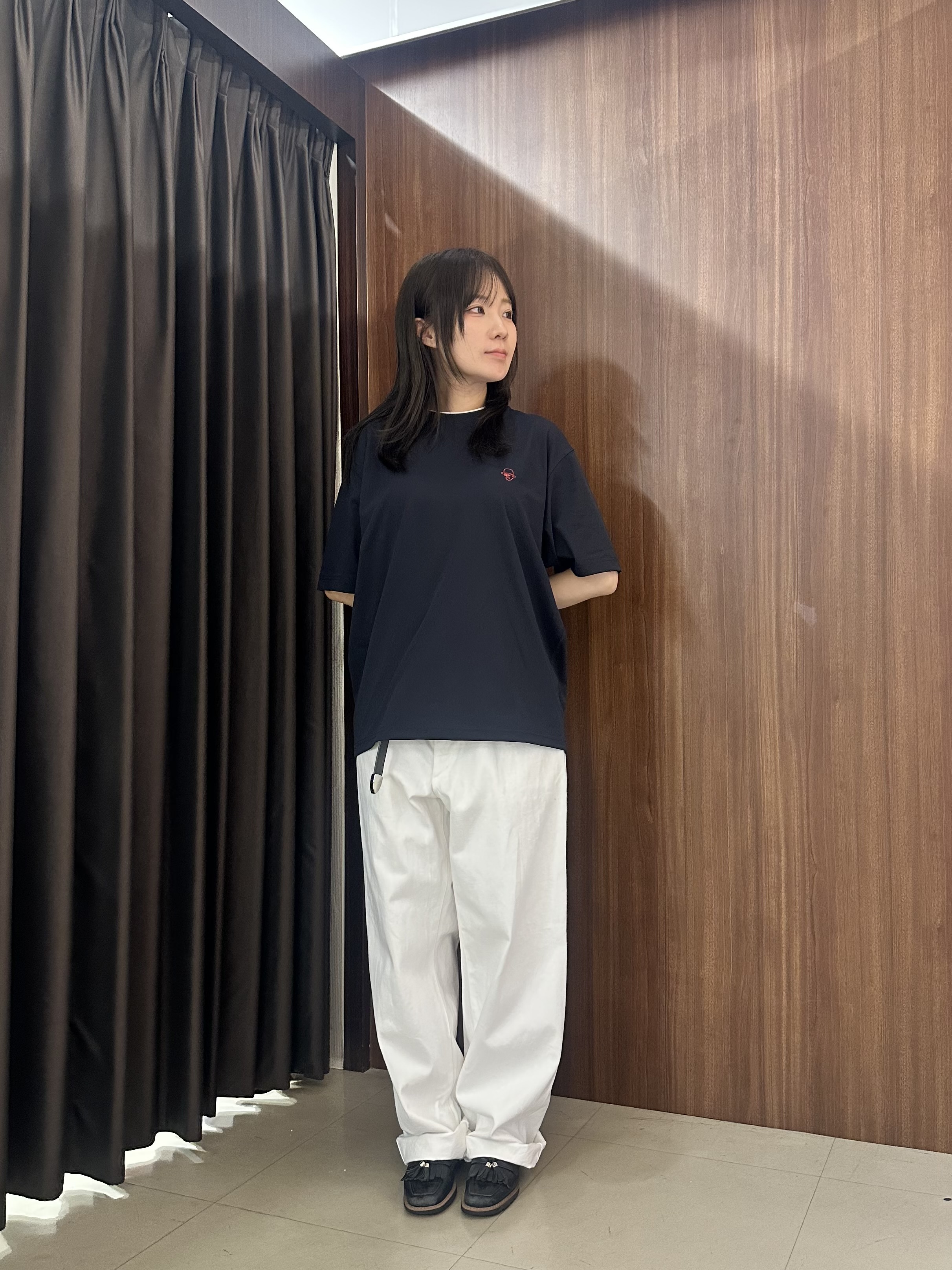 オノアサミさんの「TAKEO KIKUCHI｜【汗染み軽減/接触冷感】フェイクレイヤード ワンポイント刺繍Ｔシャツ」を使ったコーディネート