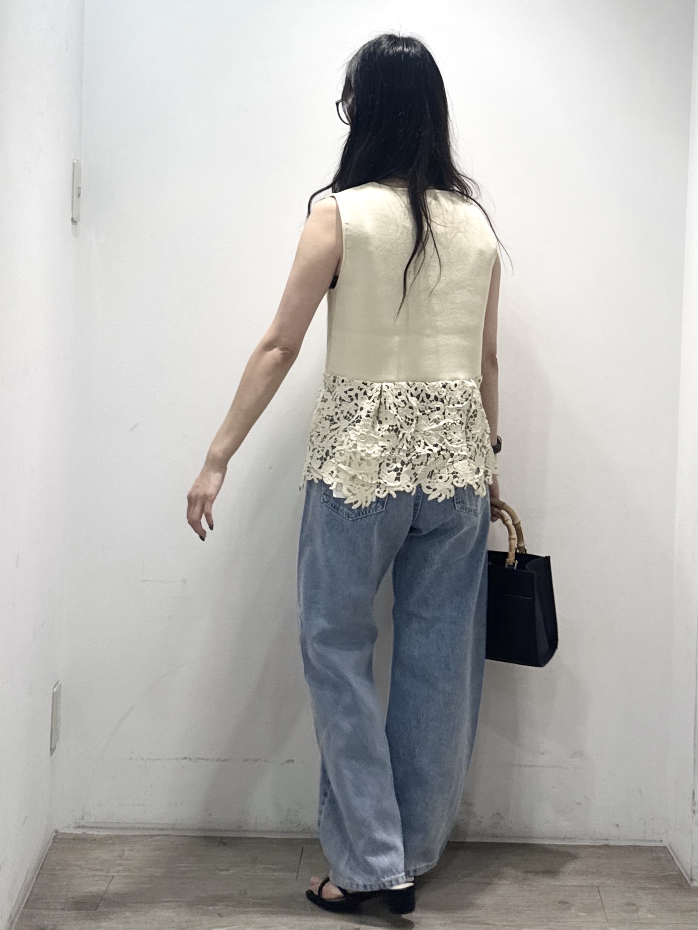yuicciさんの「OPAQUE.CLIP｜レース切り替えニットジレ【洗濯機OK／抗ピル】」を使ったコーディネート