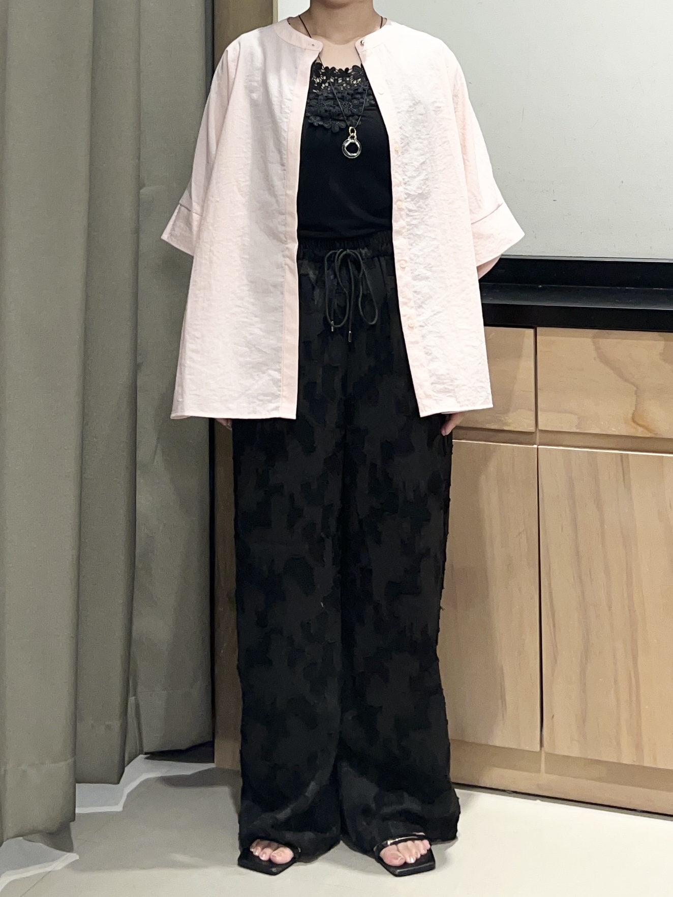 かのさんの「THE SHOP TK｜【高レビュー/体型カバー】さらっと快適 ドルマン5分袖ブラウス」を使ったコーディネート