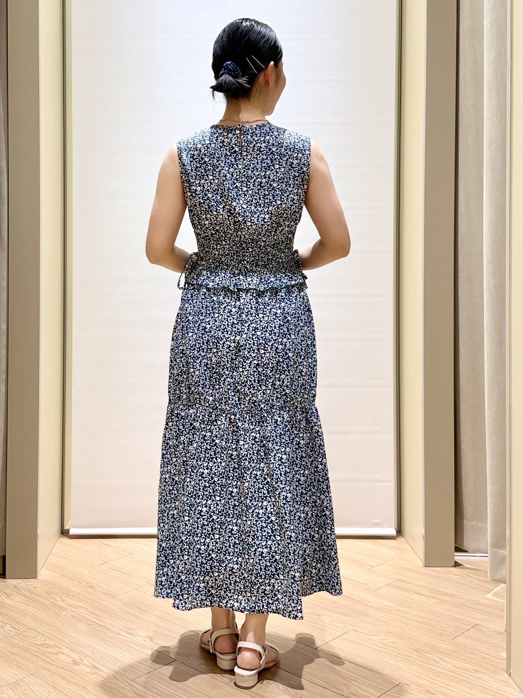 あんりさんの「grove｜【低身長さんも選べる着丈・洗濯機◎】花柄ウエストシャーリングワンピース」を使ったコーディネート