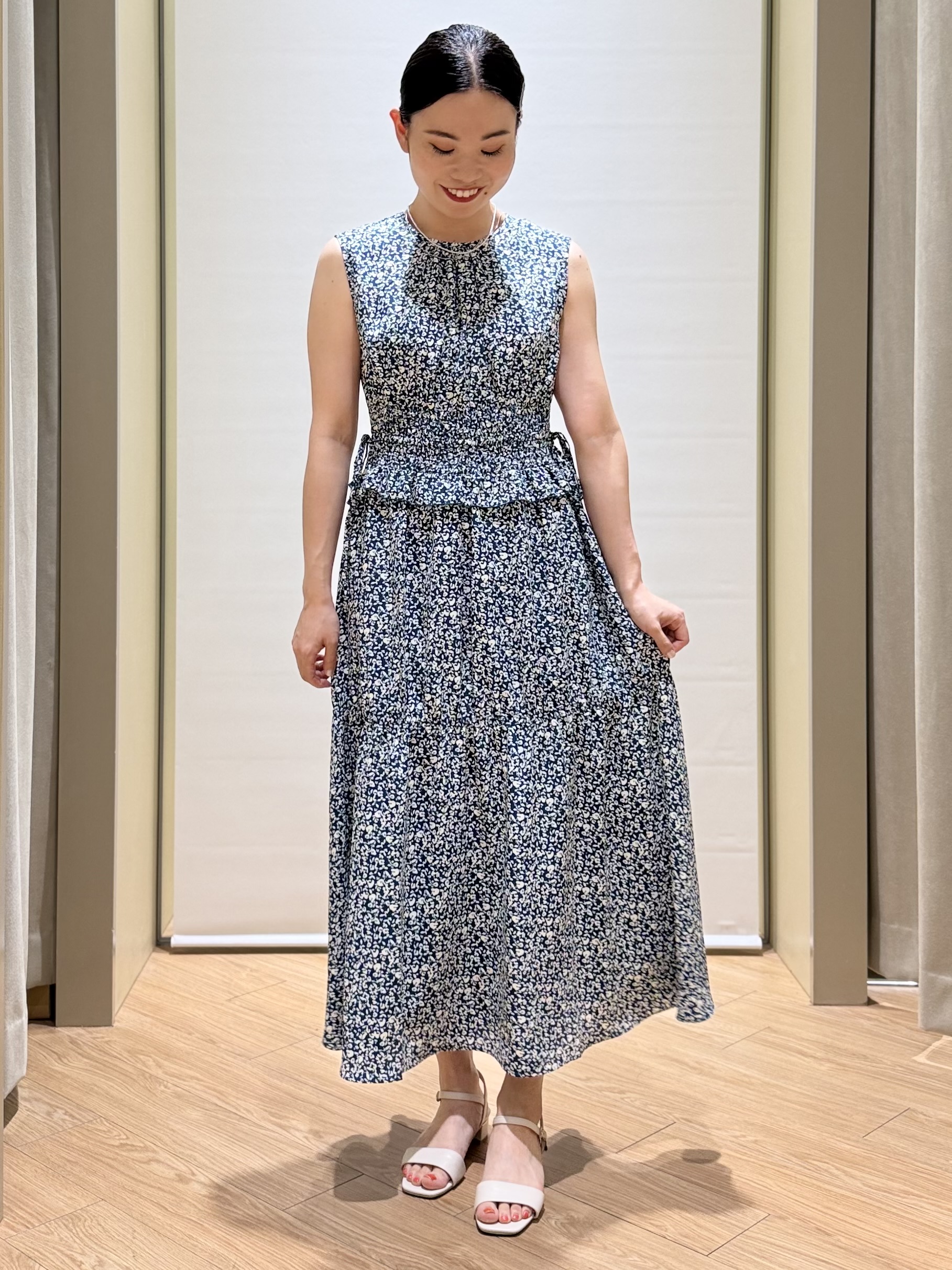 あんりさんの「grove｜【低身長さんも選べる着丈・洗濯機◎】花柄ウエストシャーリングワンピース」を使ったコーディネート