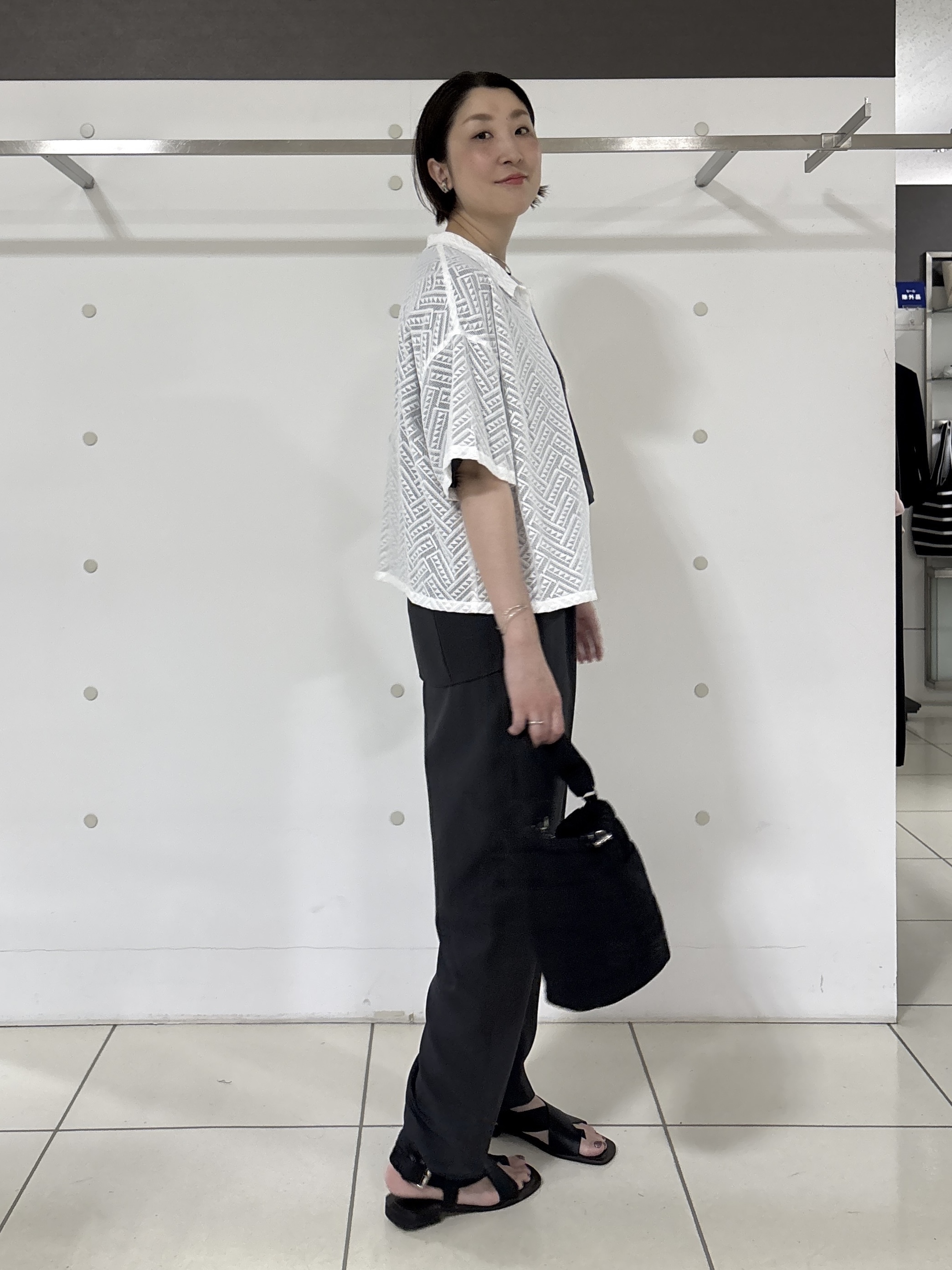 yuriさんの「INDIVI｜【体型＆二の腕カバー/着る日傘】ドルマントップス」を使ったコーディネート