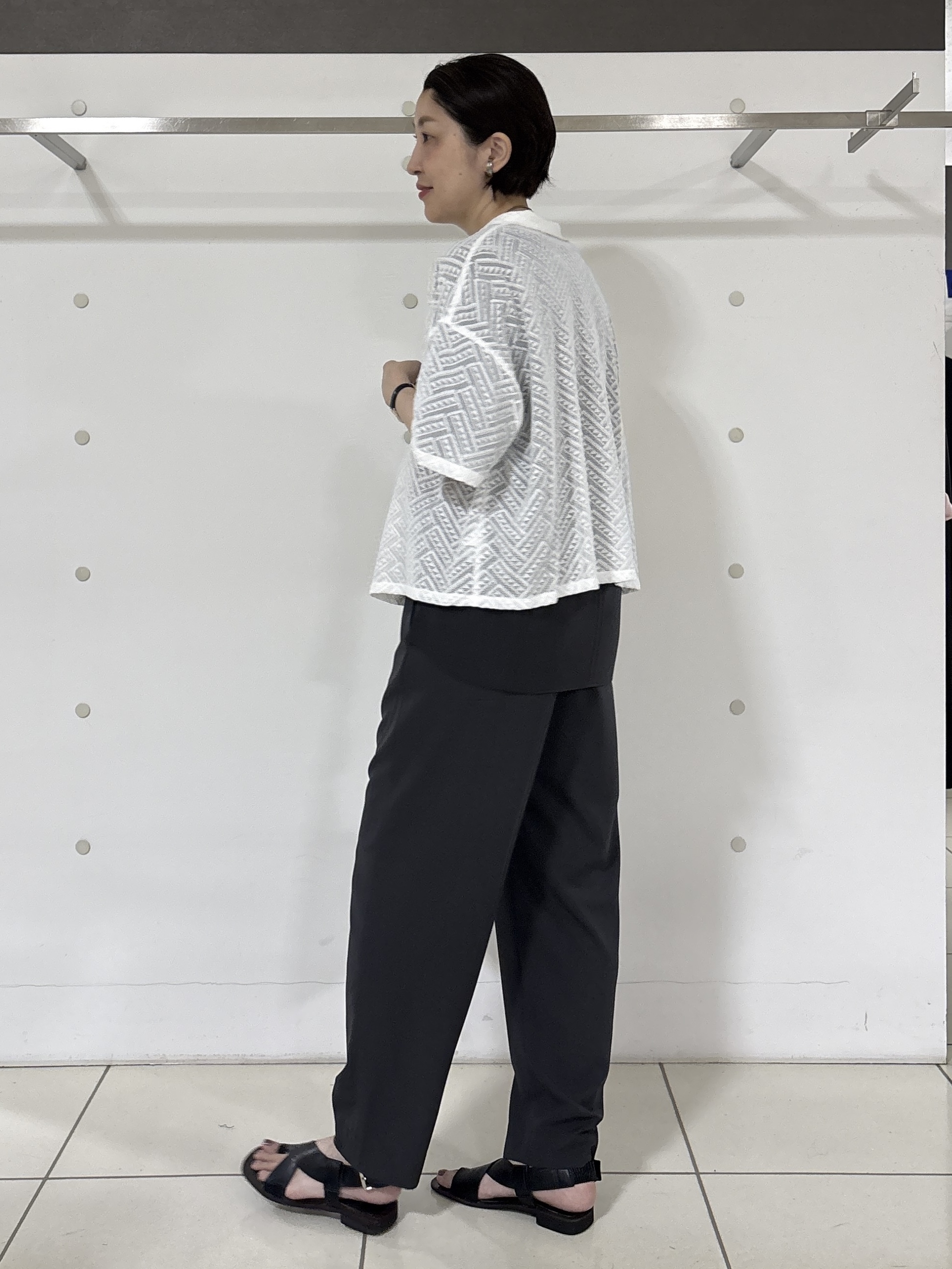 yuriさんの「INDIVI｜【体型＆二の腕カバー/着る日傘】ドルマントップス」を使ったコーディネート