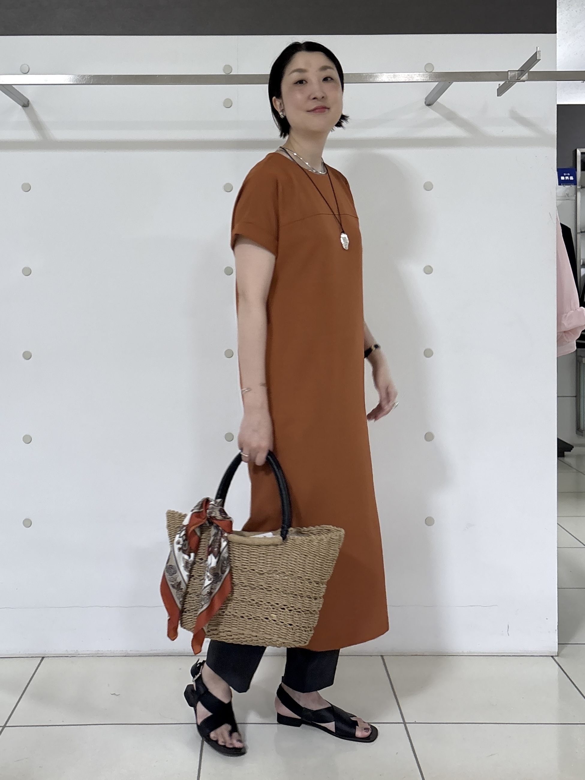 yuriさんの「INDIVI｜【華奢見え】ベルト付きナローワンピース」を使ったコーディネート