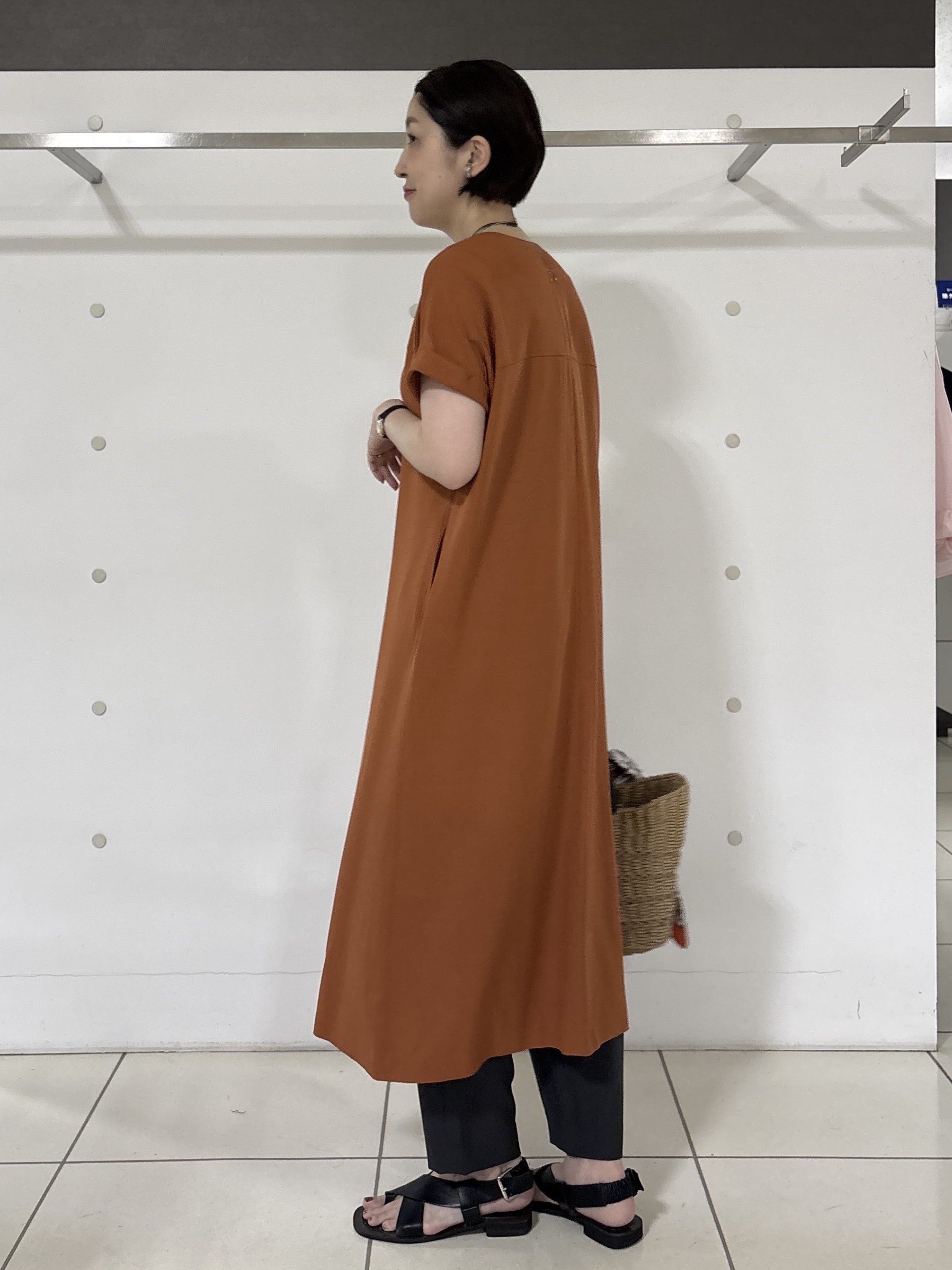 yuriさんの「INDIVI｜【華奢見え】ベルト付きナローワンピース」を使ったコーディネート