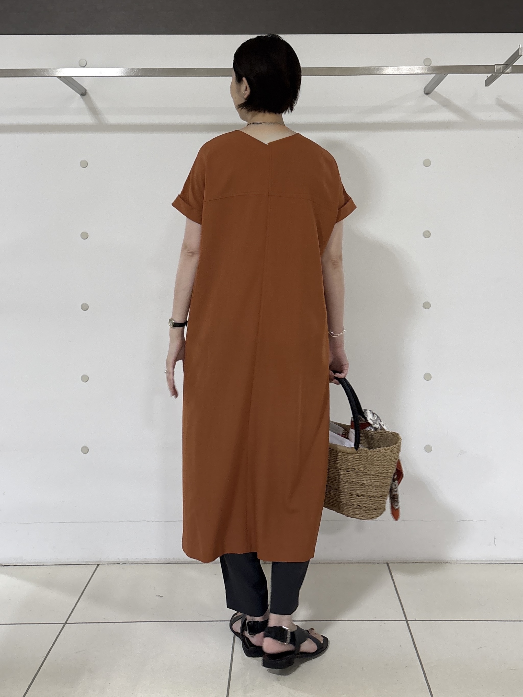 yuriさんの「INDIVI｜【華奢見え】ベルト付きナローワンピース」を使ったコーディネート