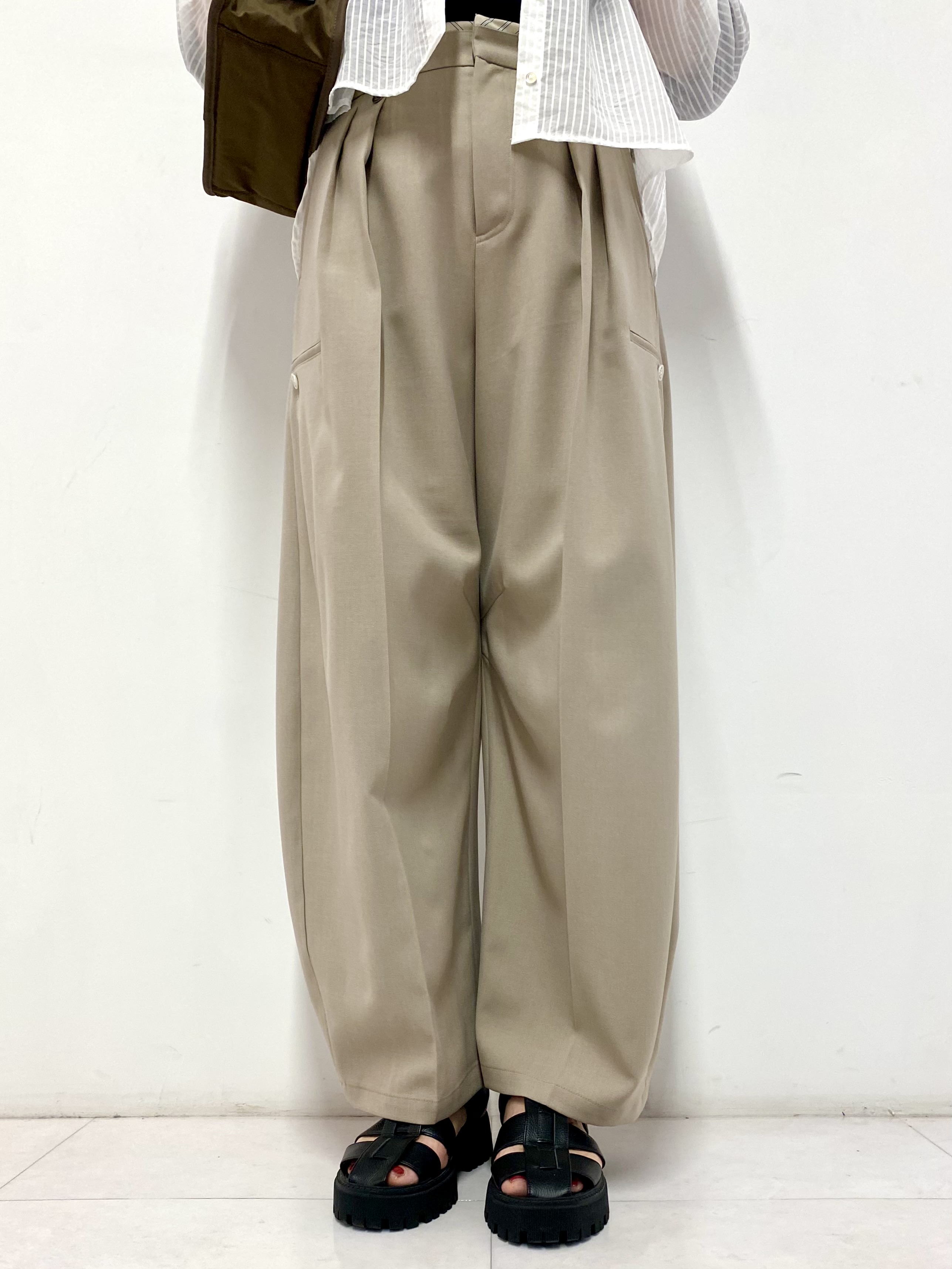 Sawaguchiさんの「DRESSTERIOR｜◆シアーストライプクロップドシャツ」を使ったコーディネート