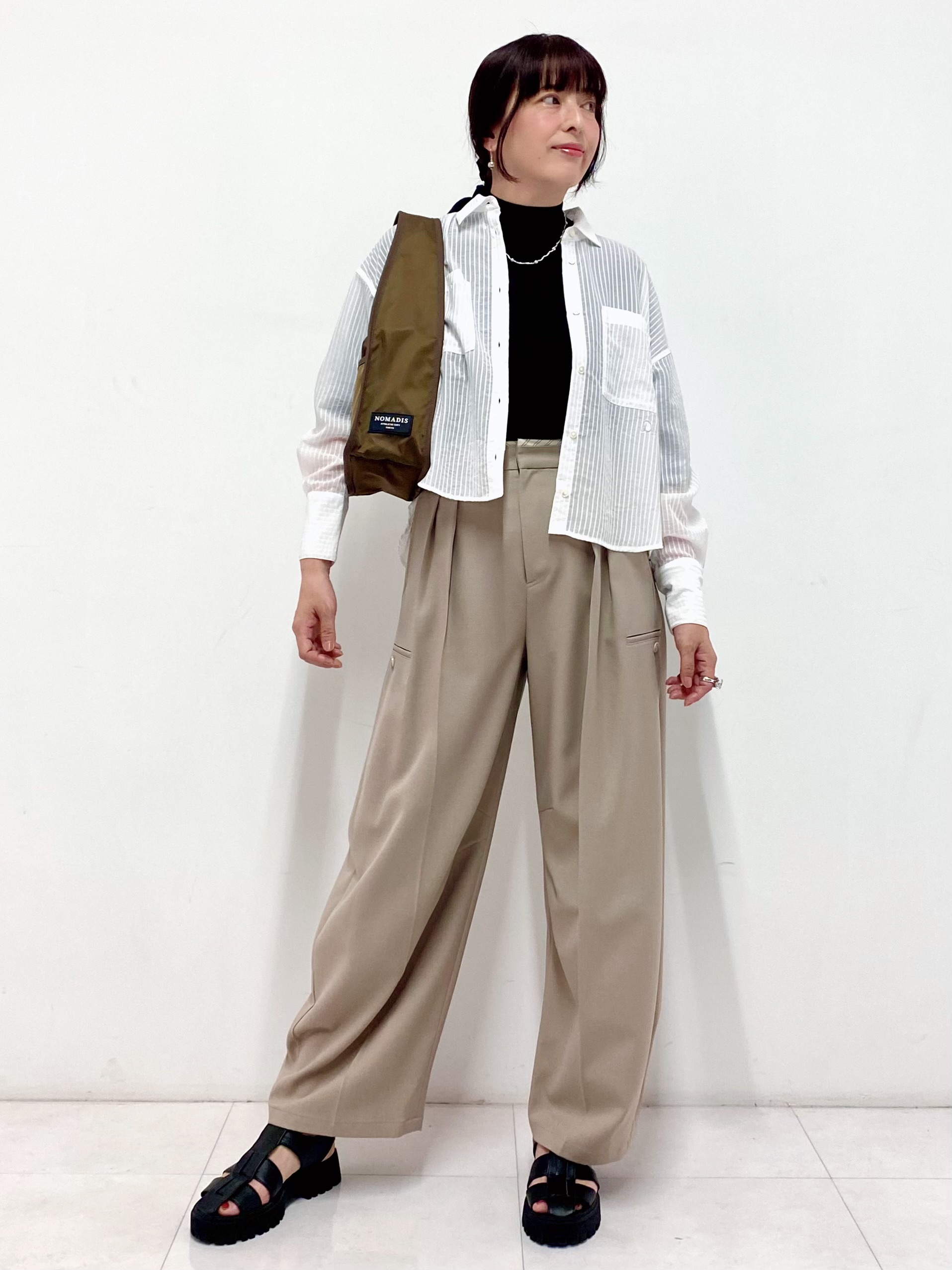 Sawaguchiさんの「DRESSTERIOR｜◆シアーストライプクロップドシャツ」を使ったコーディネート