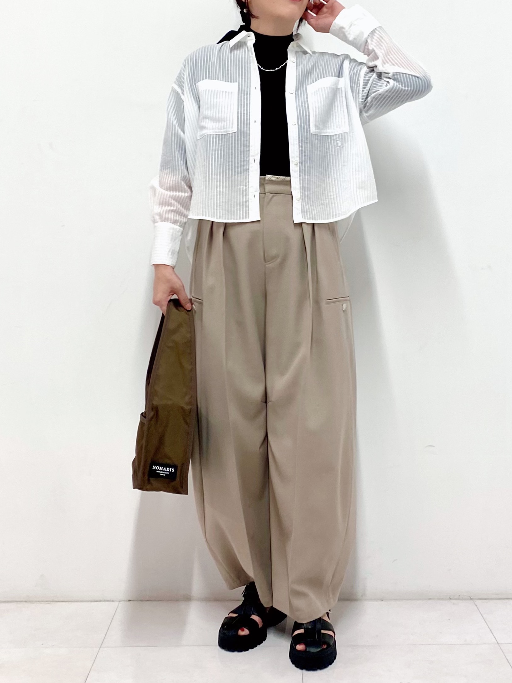 Sawaguchiさんの「DRESSTERIOR｜◆シアーストライプクロップドシャツ」を使ったコーディネート