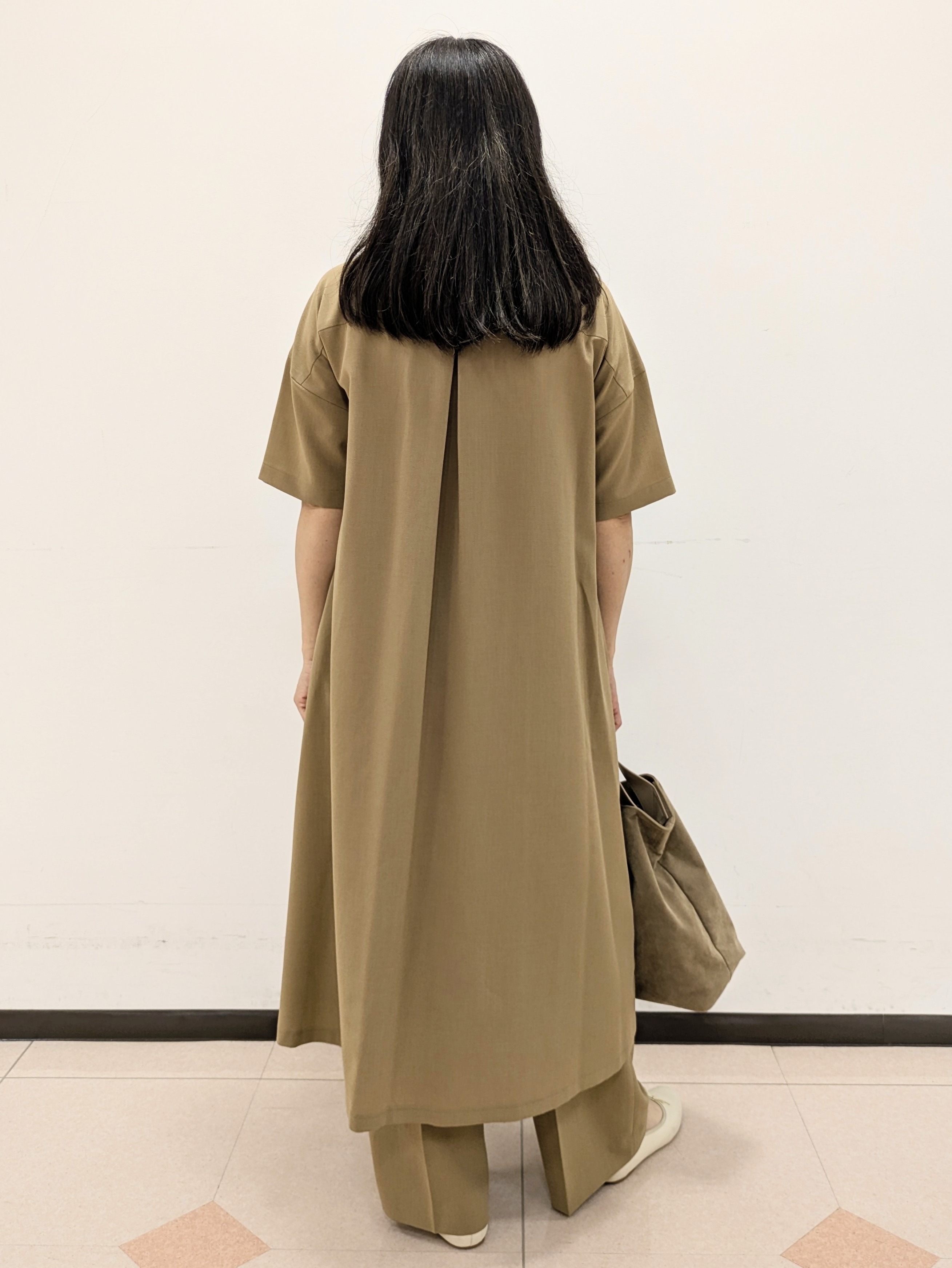 ともさんの「UNTITLED｜【初秋も活躍/UVカット/接触冷感】エアリークールワンピース」を使ったコーディネート