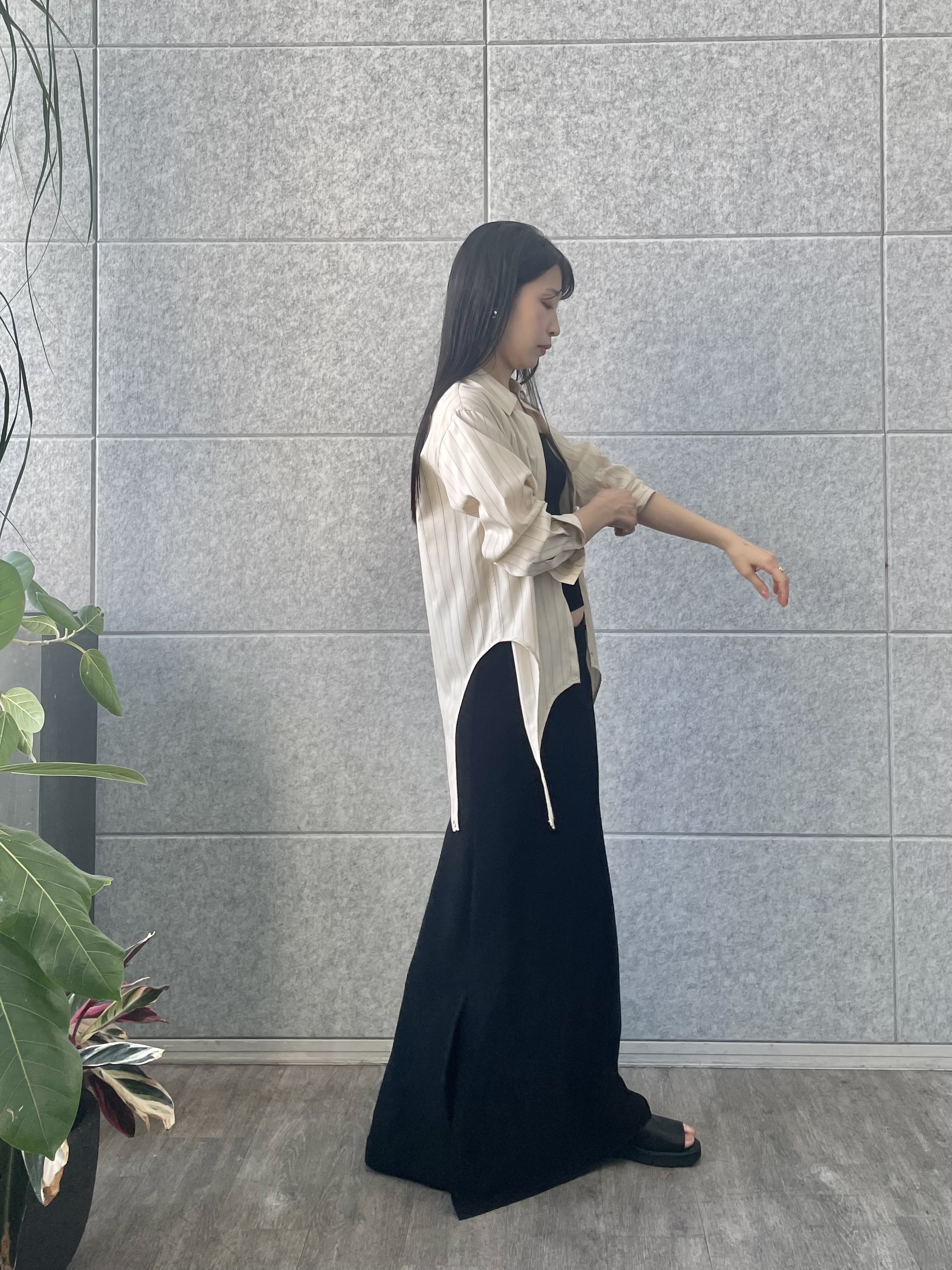 丸山加奈子さんの「CODE A｜flap detail stripe shirt」を使ったコーディネート