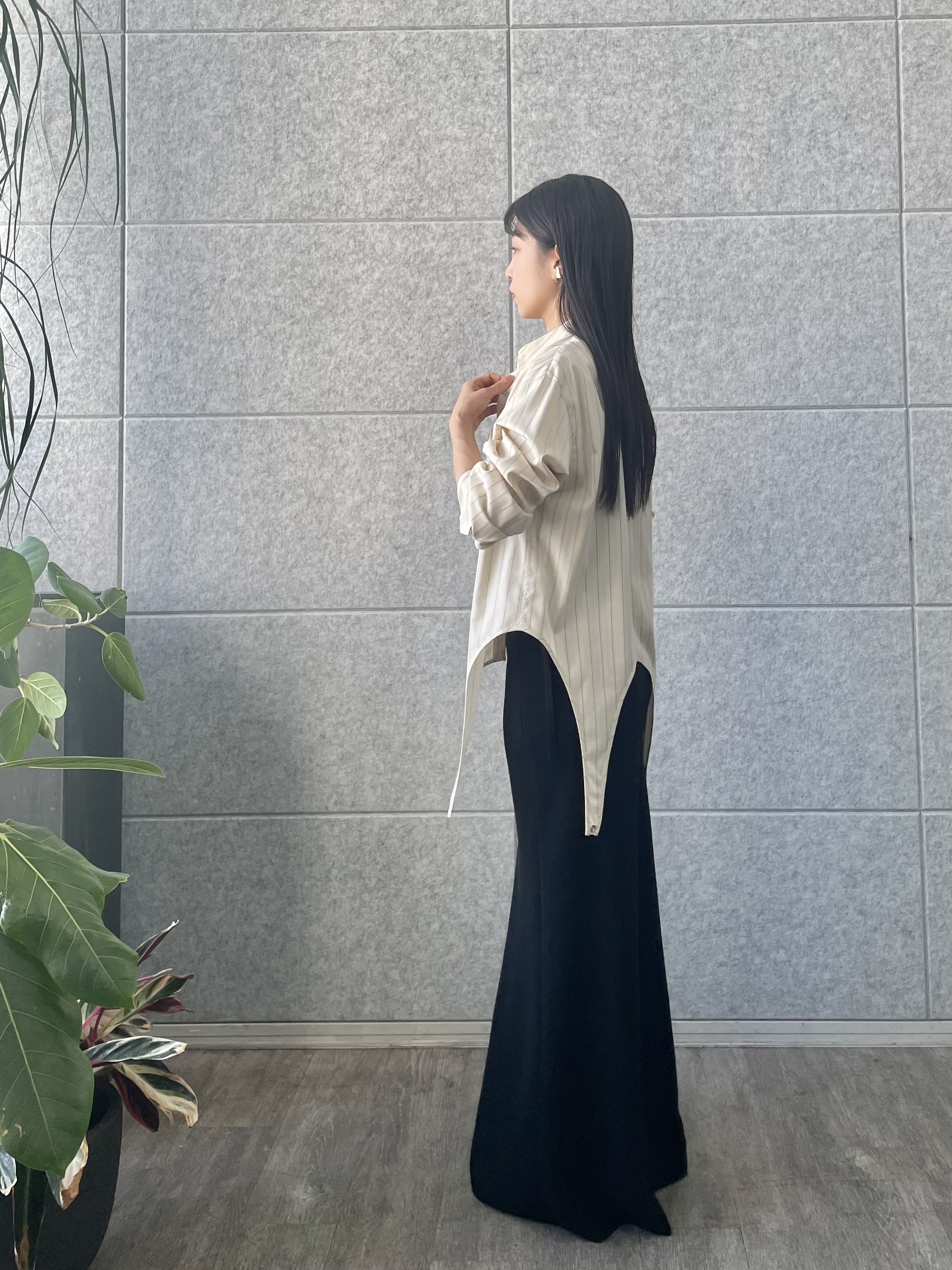 丸山加奈子さんの「CODE A｜flap detail stripe shirt」を使ったコーディネート