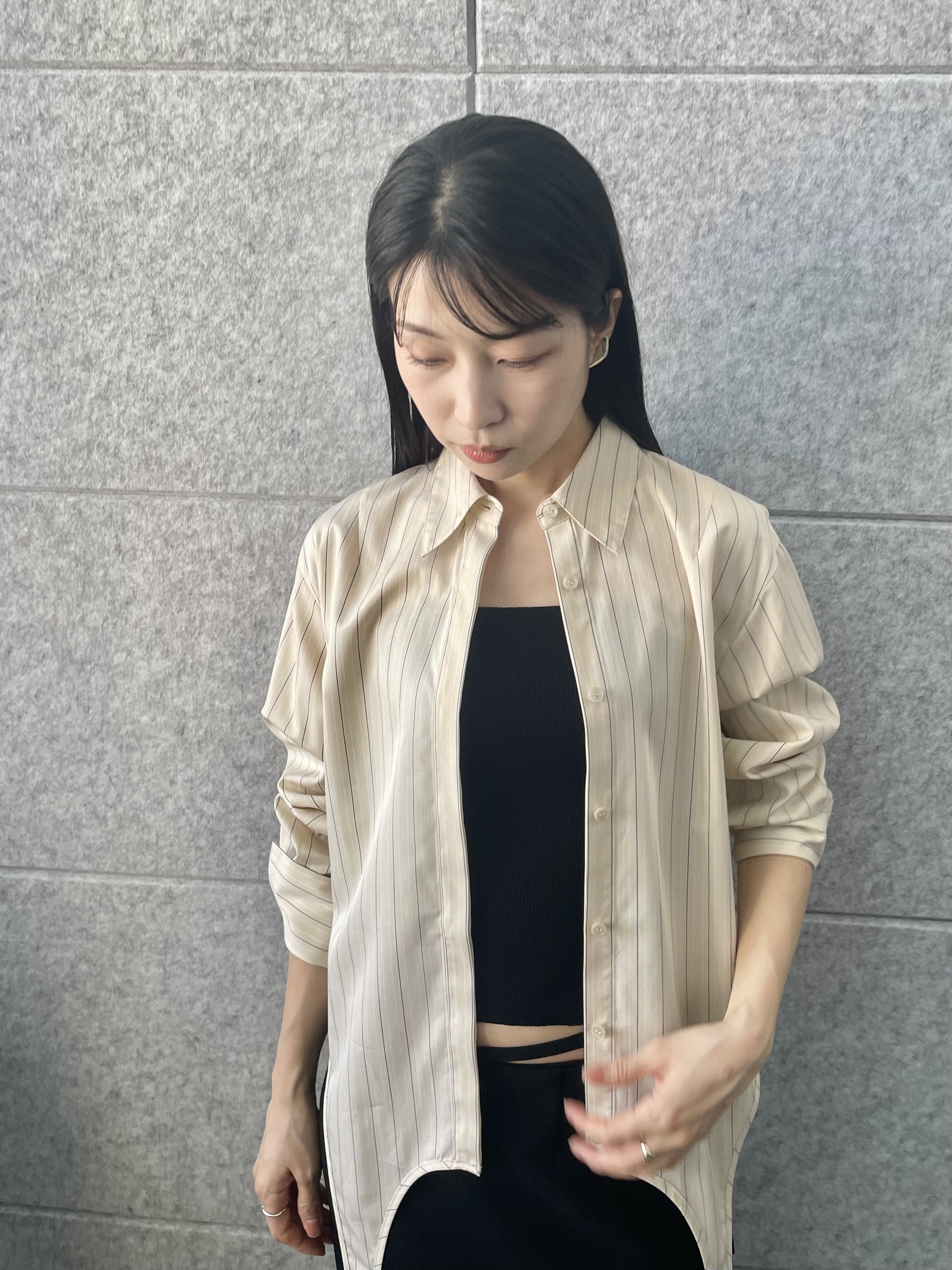 丸山加奈子さんの「CODE A｜flap detail stripe shirt」を使ったコーディネート