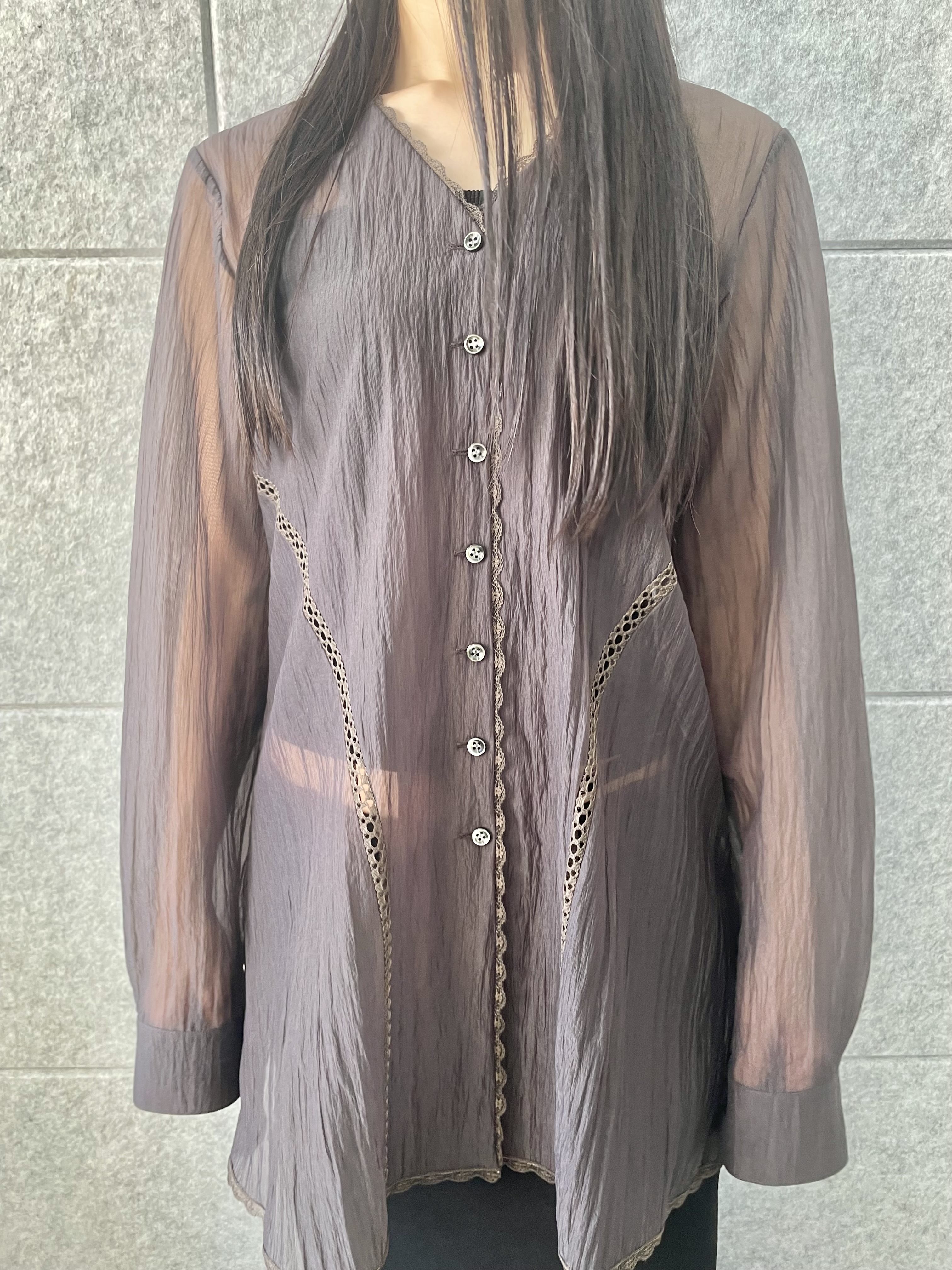 丸山加奈子さんの「CODE A｜lace－inset sheer tunic」を使ったコーディネート