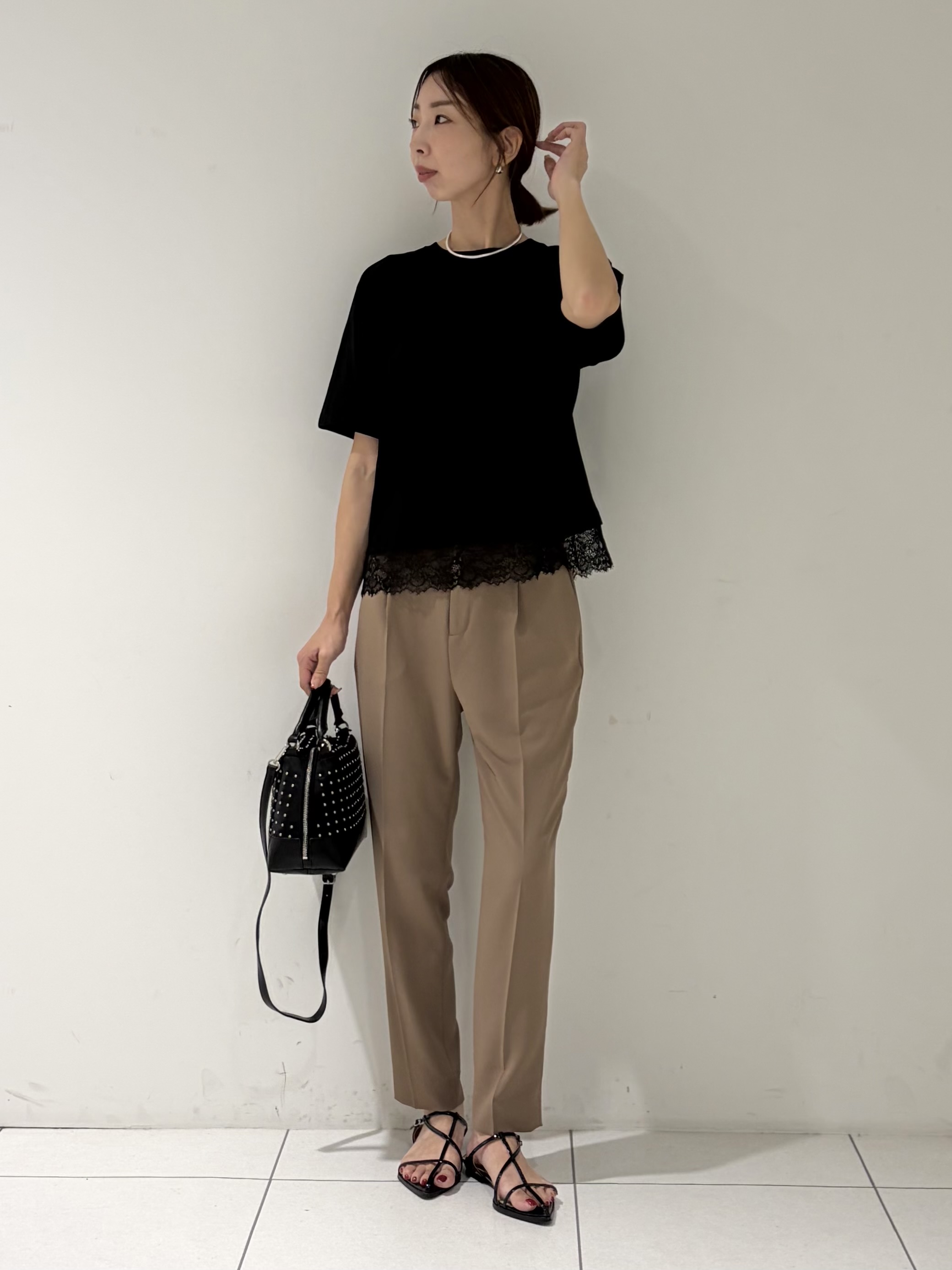 shioriさんの「INDIVI｜【汗ジミ防止／接触冷感】裾レースドルマンTシャツ」を使ったコーディネート