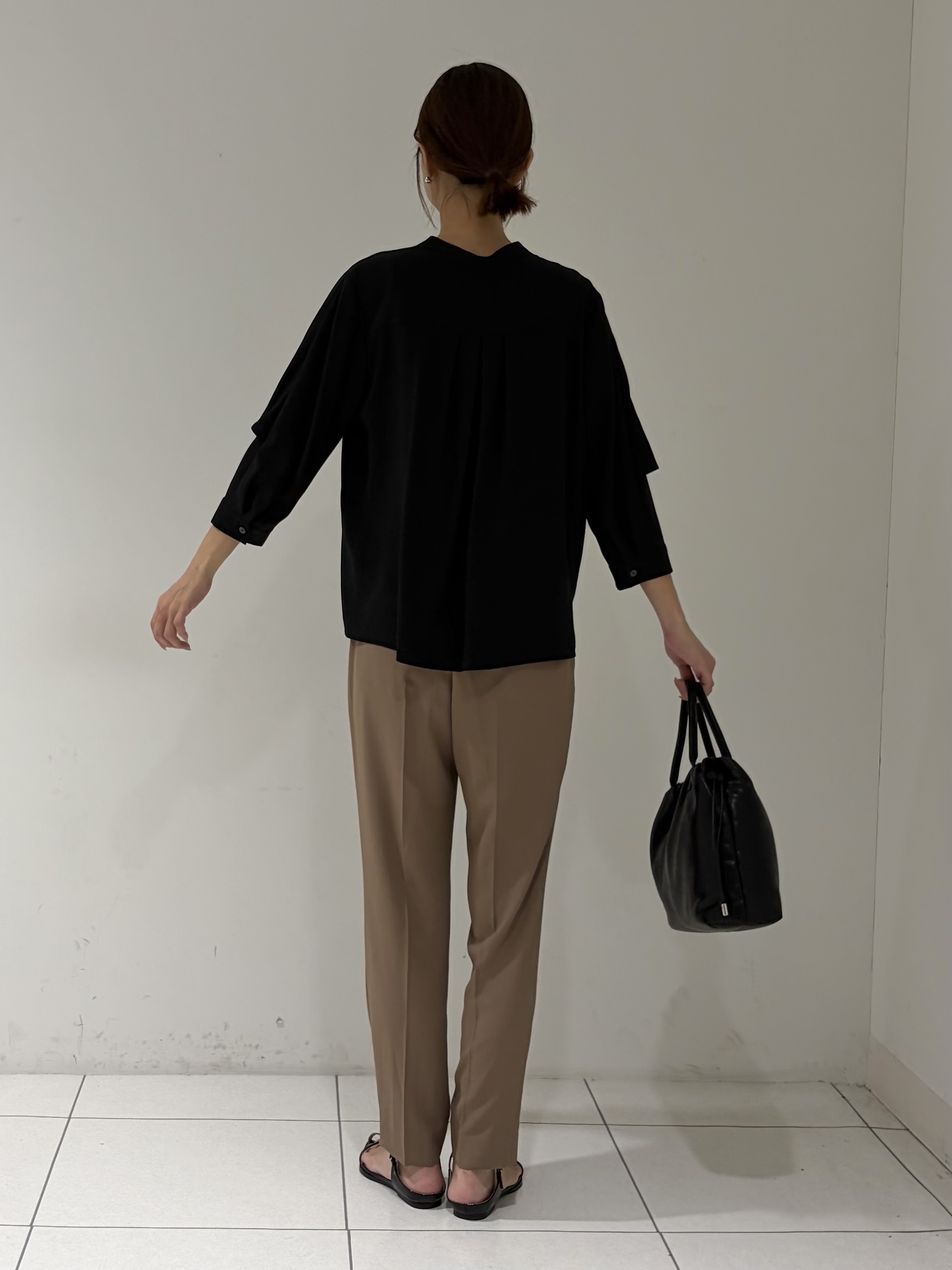 shioriさんの「INDIVI｜【接触冷感/UVケア/夏羽織り/着る日傘】ケープ風ブラウス」を使ったコーディネート