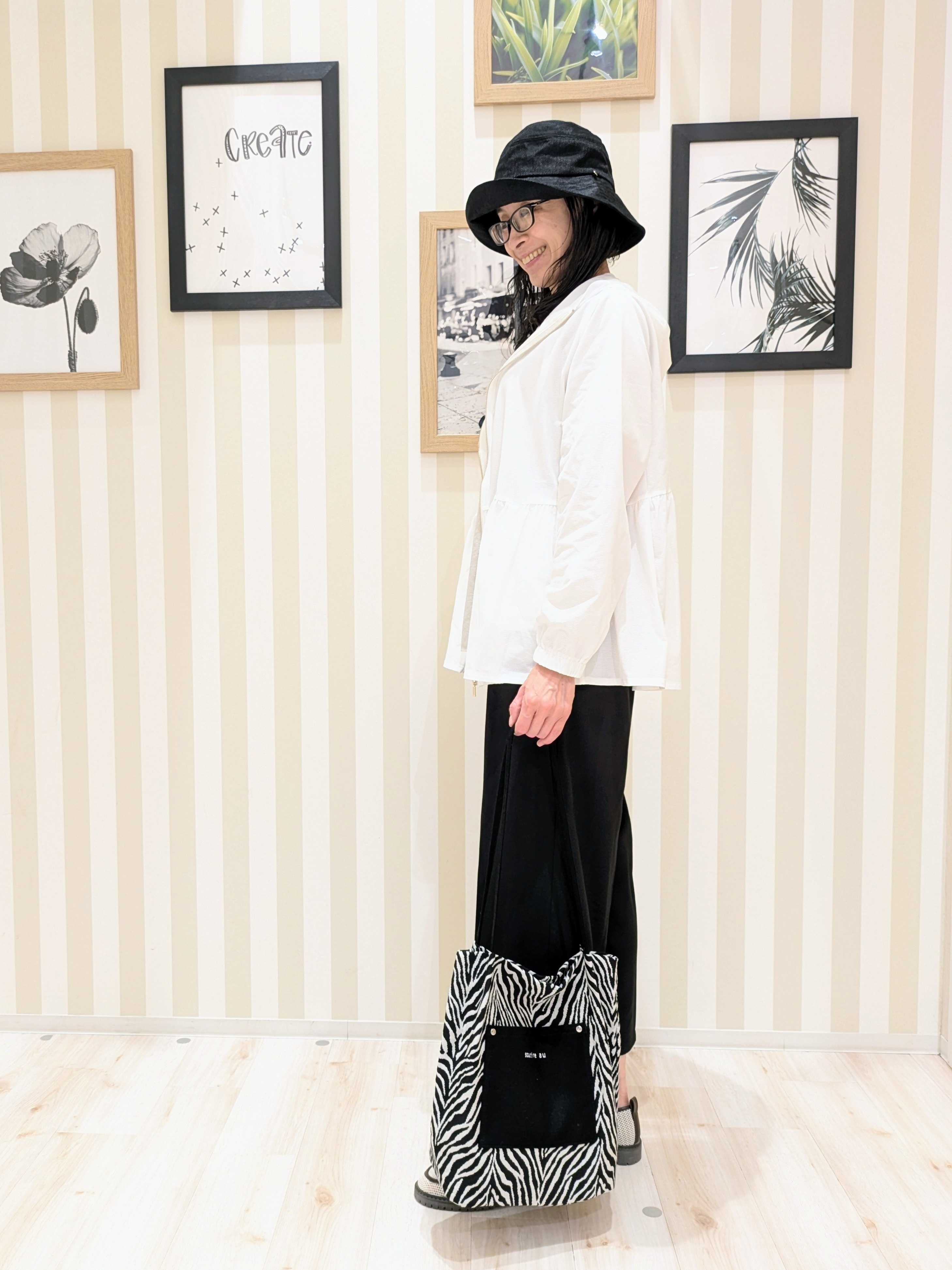 Mikiさんの「SHOO･LA･RUE｜【S-LL/体型カバー】日焼け対策にも女性らしさを UVカットペプラムパーカ」を使ったコーディネート