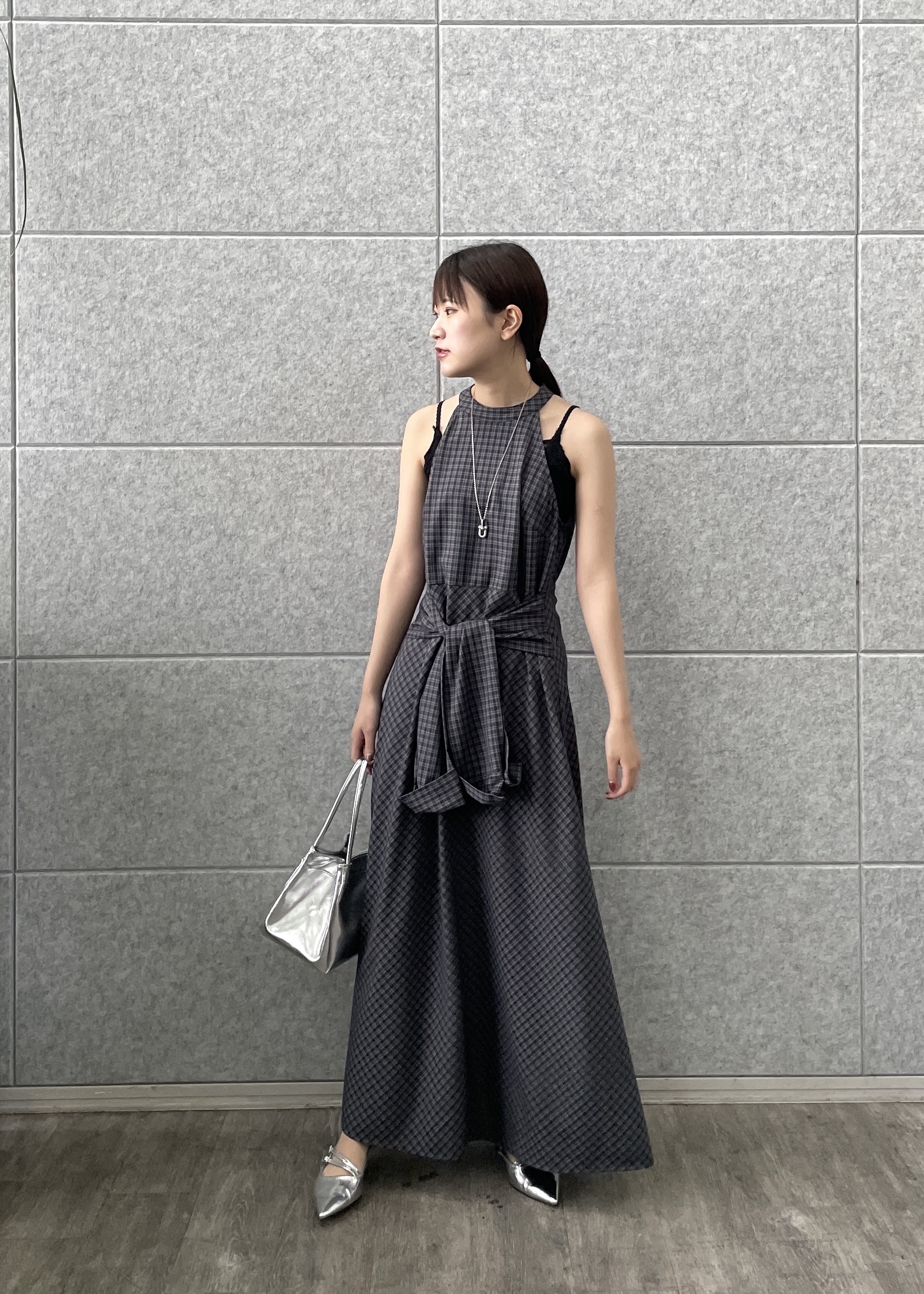 Renoさんの「INDIVI｜チェックプリントロングワンピース」を使ったコーディネート