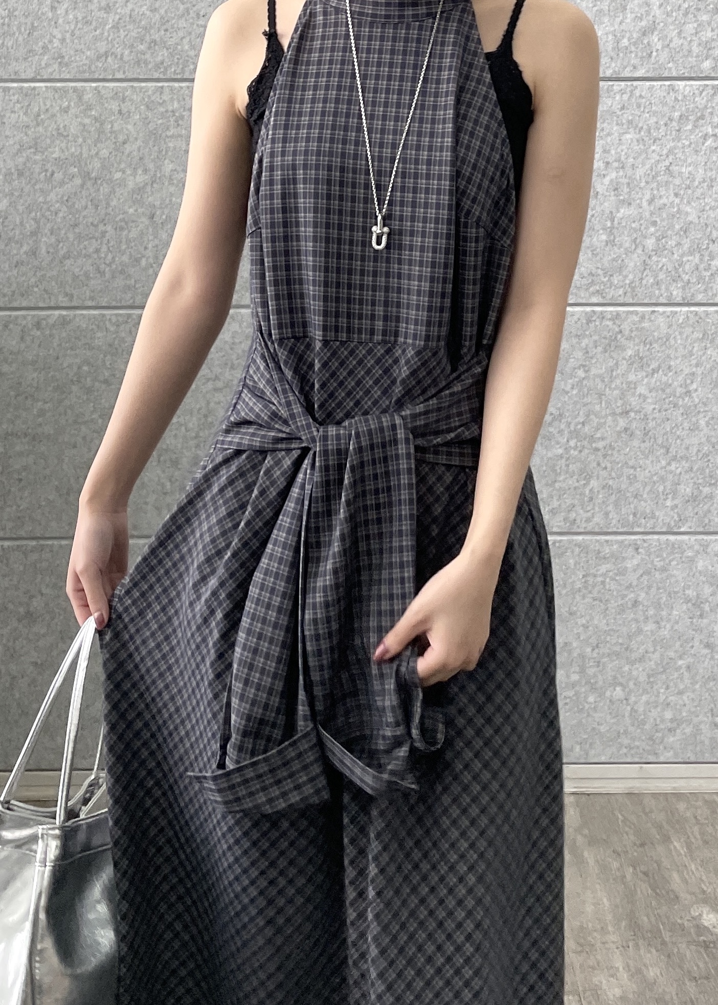 Renoさんの「INDIVI｜チェックプリントロングワンピース」を使ったコーディネート