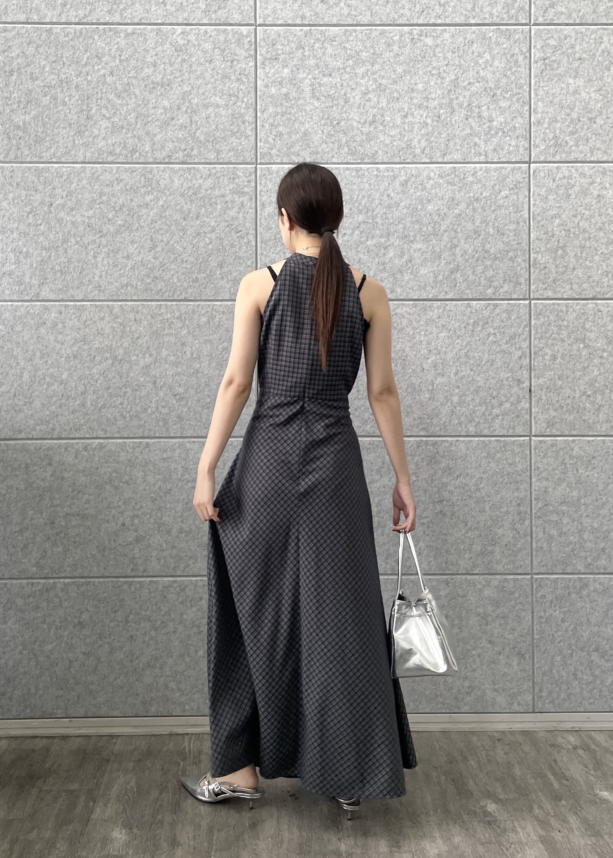 Renoさんの「INDIVI｜チェックプリントロングワンピース」を使ったコーディネート