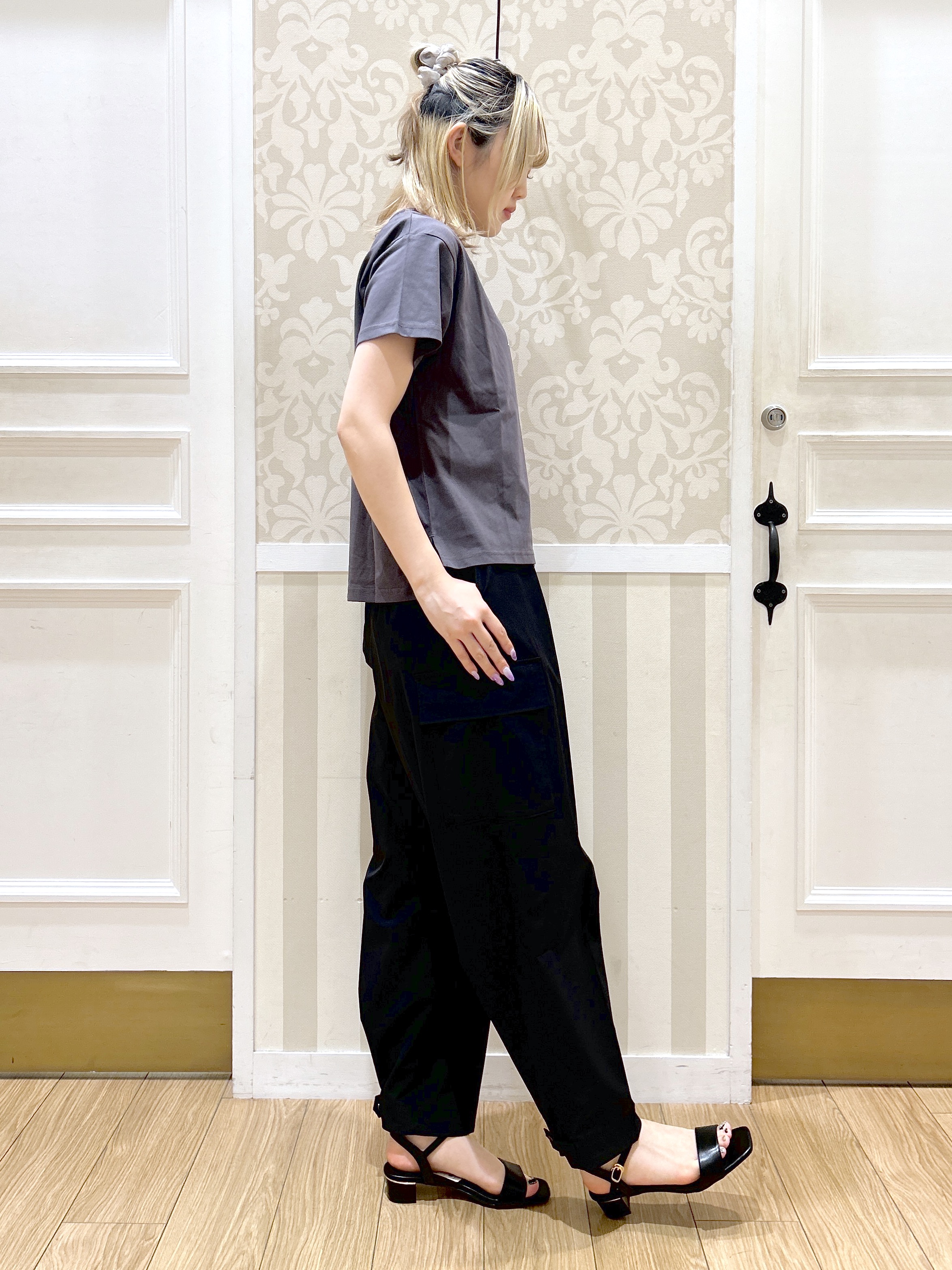 望 愛さんの「grove｜【遮熱／吸水速乾／UVカット】ベーシックロゴTシャツ」を使ったコーディネート