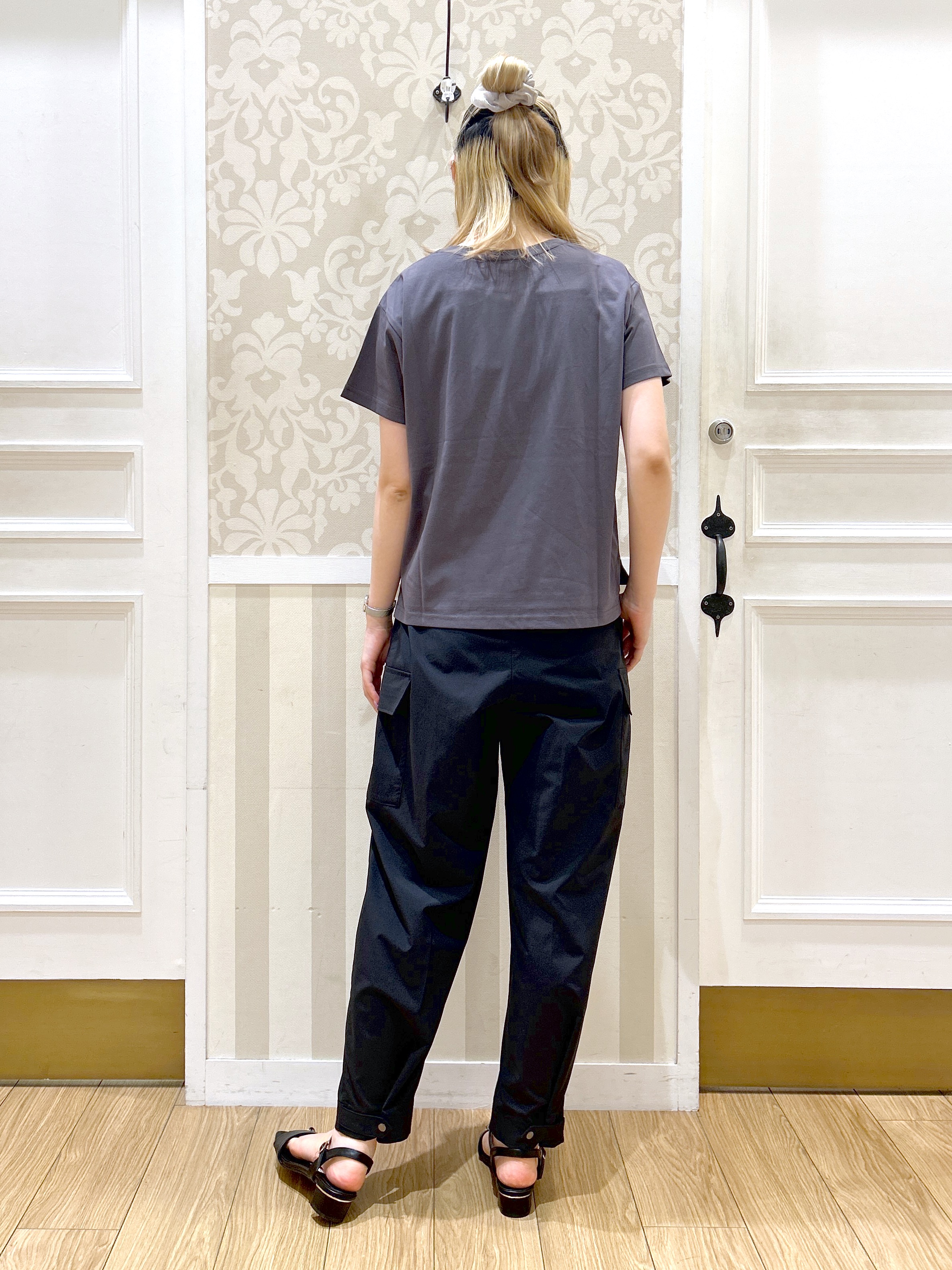望 愛さんの「grove｜【遮熱／吸水速乾／UVカット】ベーシックロゴTシャツ」を使ったコーディネート