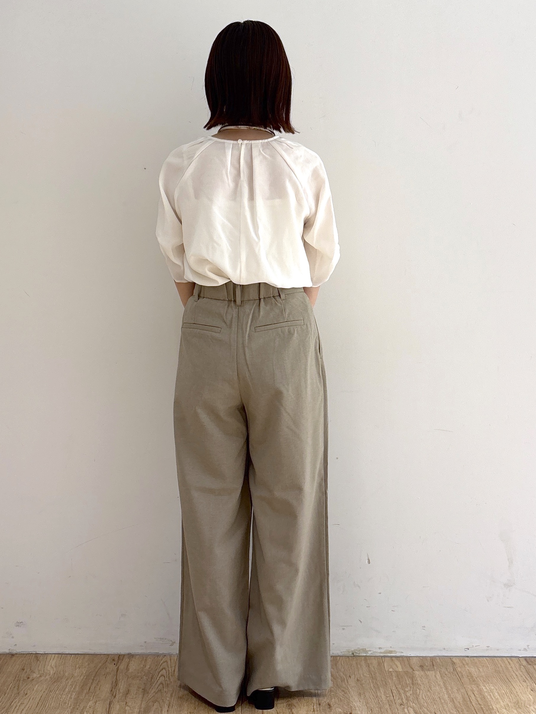 mireiさんの「OPAQUE.CLIP｜【接触冷感／吸水速乾】リネンライク タックスリーブブラウス《セットアップ対応／洗濯機OK》」を使ったコーディネート
