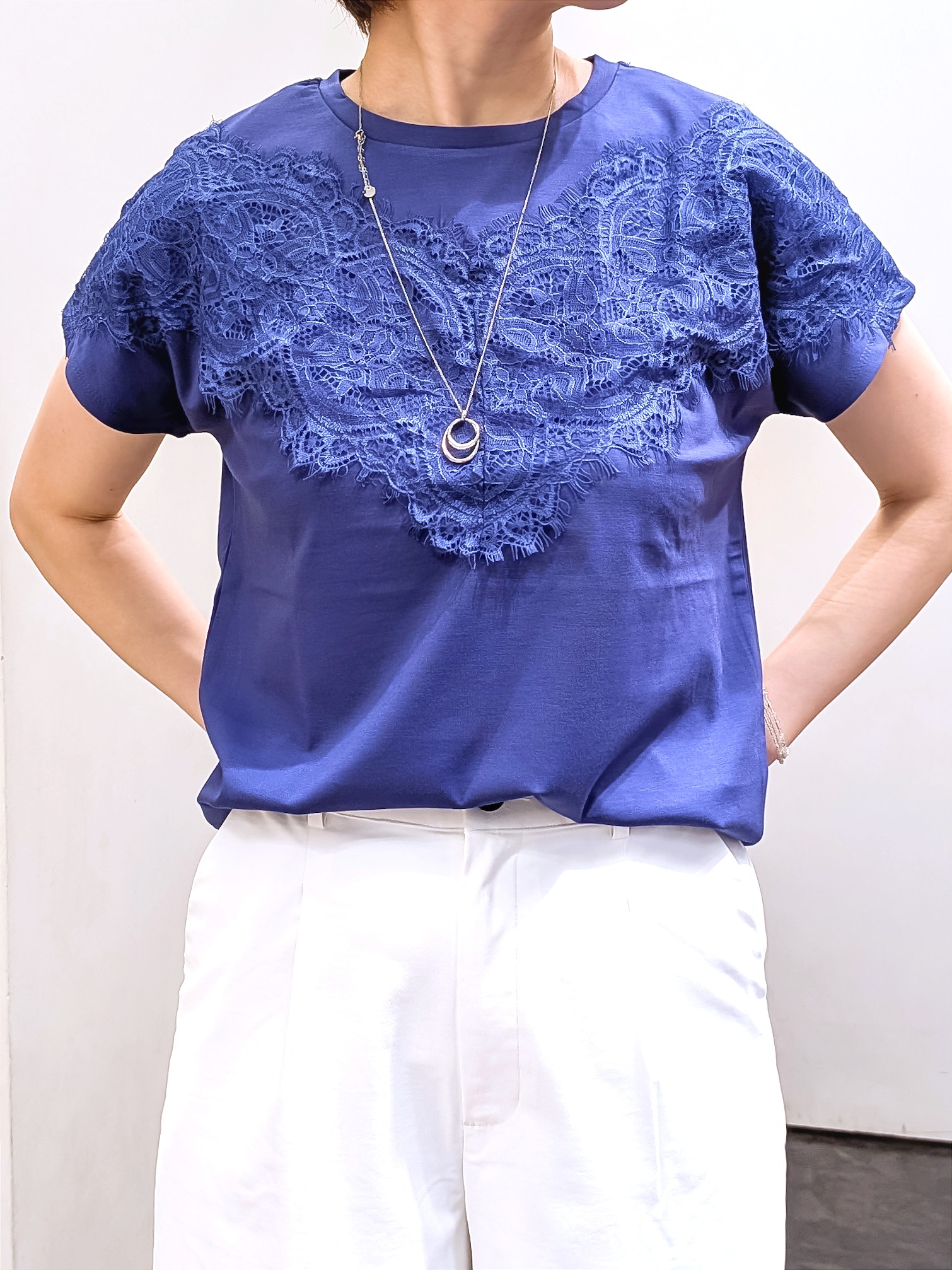 やまちゃんさんの「grove｜【持続冷感/SET UP可】ひんやりポンチシリーズ／フロントレースドルマンカットソー」を使ったコーディネート