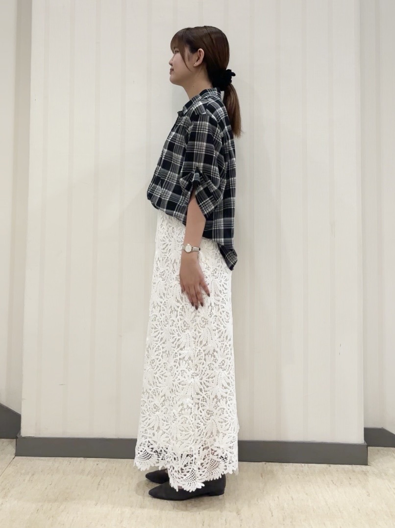 ちひさんの「INDIVI｜【コットン100％／透け感／2WAY】袖アレンジ チェックシャツ」を使ったコーディネート