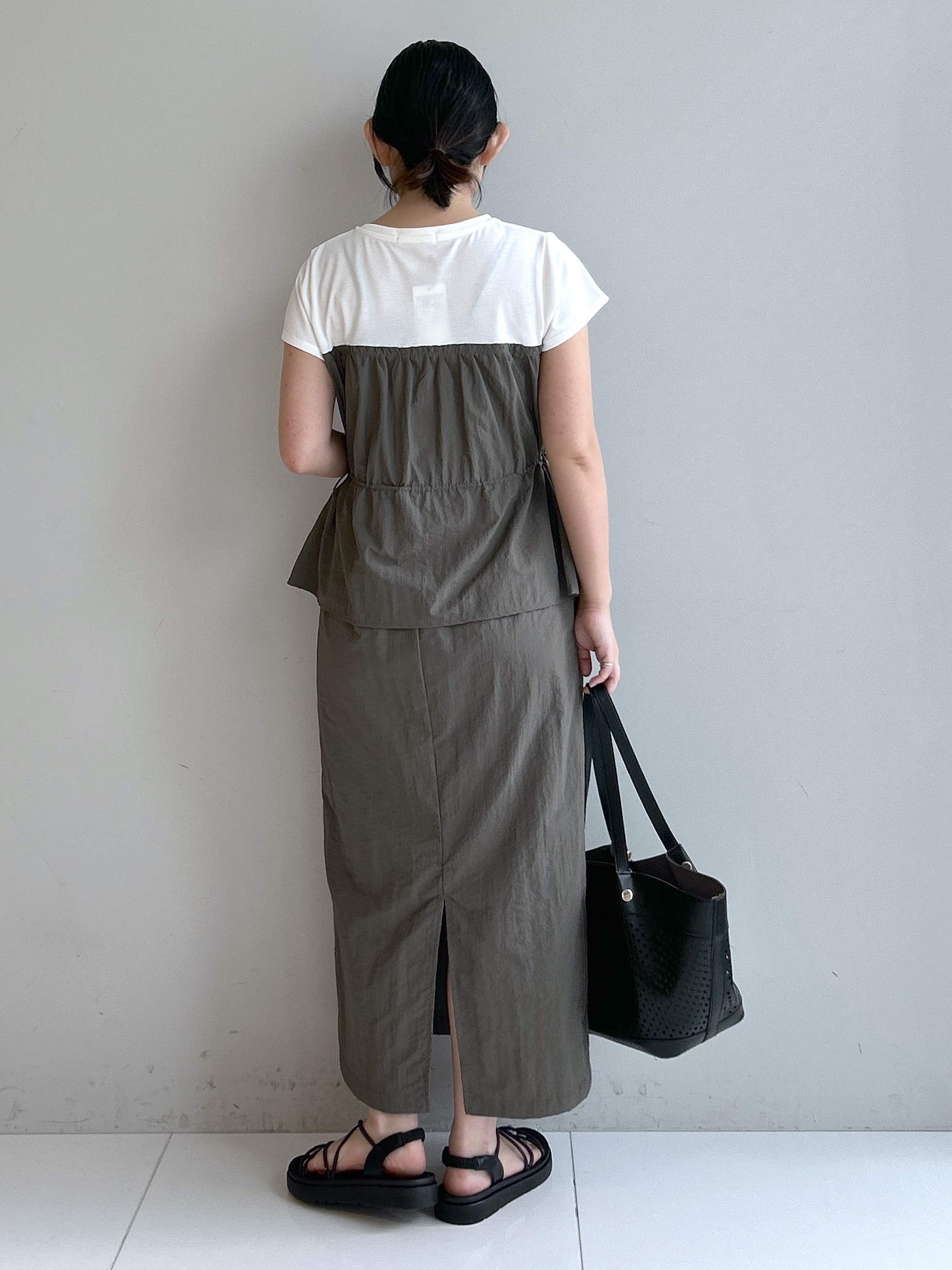 Hirokaさんの「grove｜【低身長さんも選べる着丈・洗濯機◎】1枚で旬顔！Tシャツドッキングドロストワンピース」を使ったコーディネート