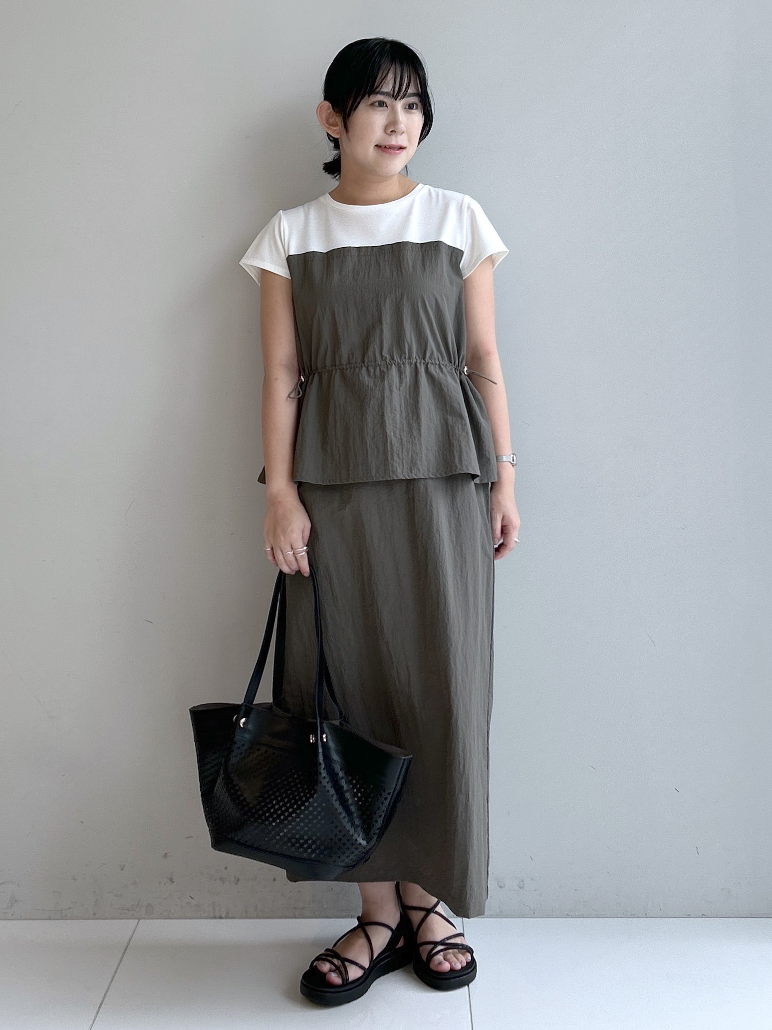 Hirokaさんの「grove｜【低身長さんも選べる着丈・洗濯機◎】1枚で旬顔！Tシャツドッキングドロストワンピース」を使ったコーディネート
