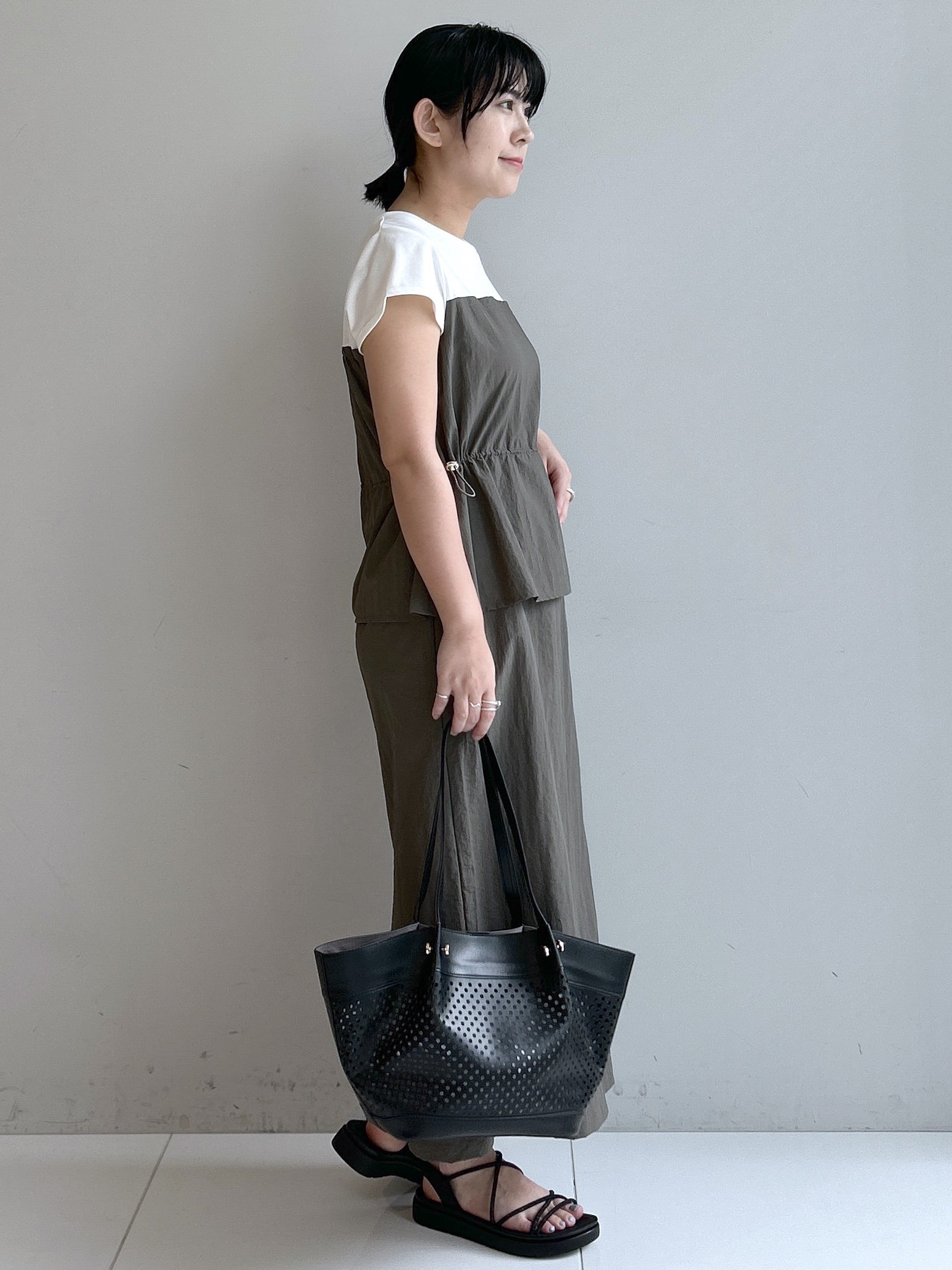 Hirokaさんの「grove｜【低身長さんも選べる着丈・洗濯機◎】1枚で旬顔！Tシャツドッキングドロストワンピース」を使ったコーディネート