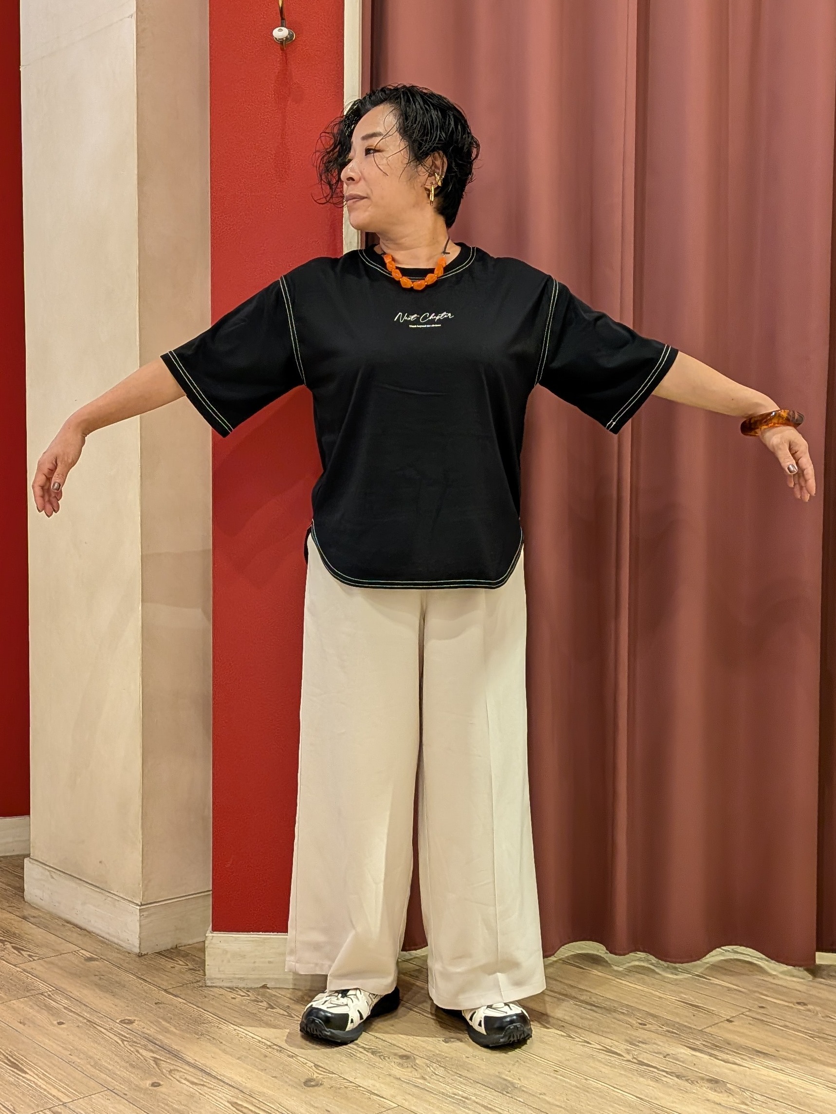 cameさんの「SHOO･LA･RUE｜【S-LL/体型カバー】インせず着られる 配色ステッチ 5分袖ロゴTシャツ」を使ったコーディネート
