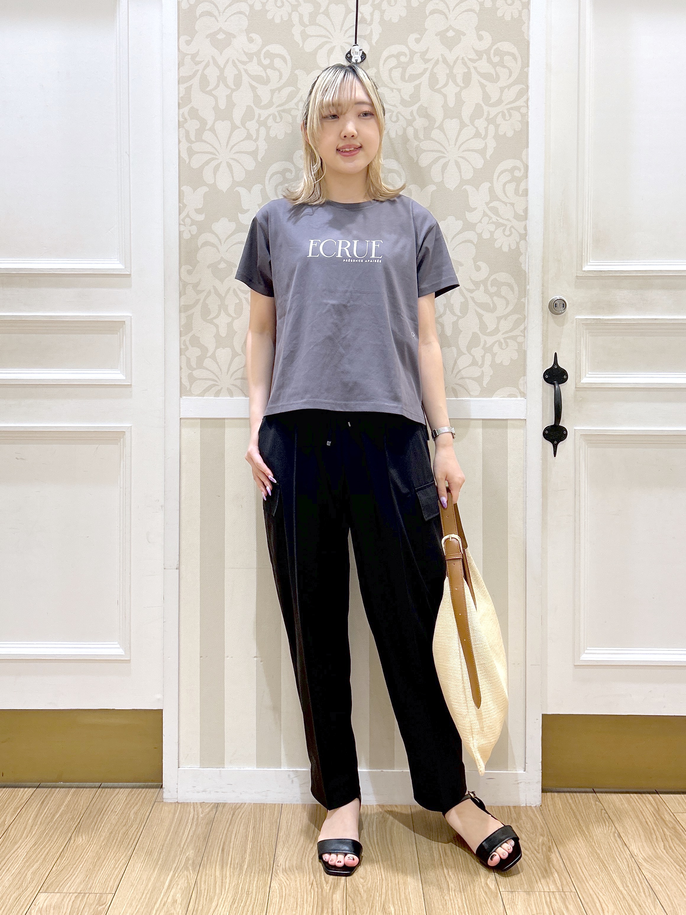 望 愛さんの「grove｜【遮熱／吸水速乾／UVカット】ベーシックロゴTシャツ」を使ったコーディネート