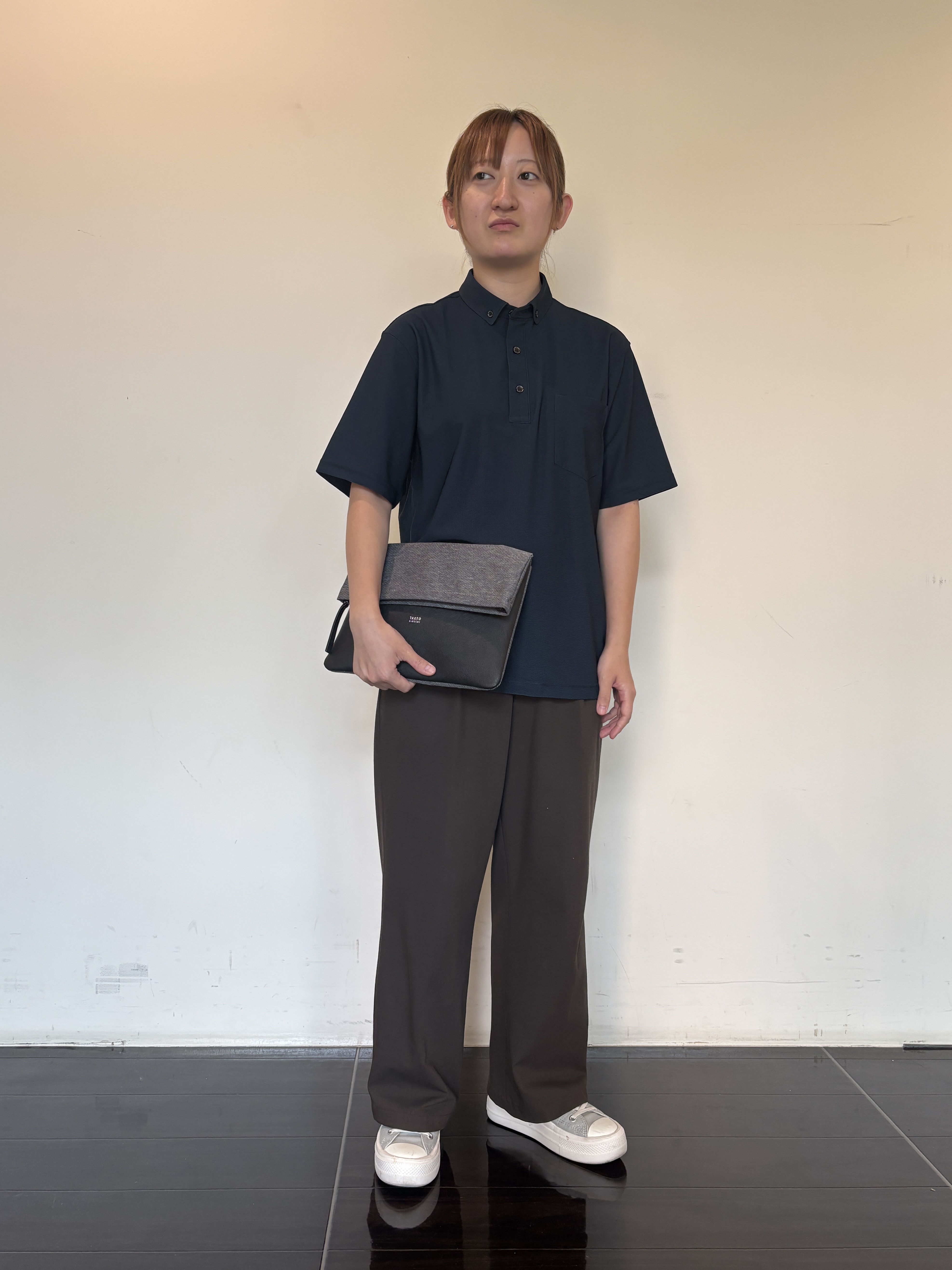 尾形千晴さんの「TAKEO KIKUCHI｜【通気性】AIR TOOL ポロシャツ」を使ったコーディネート