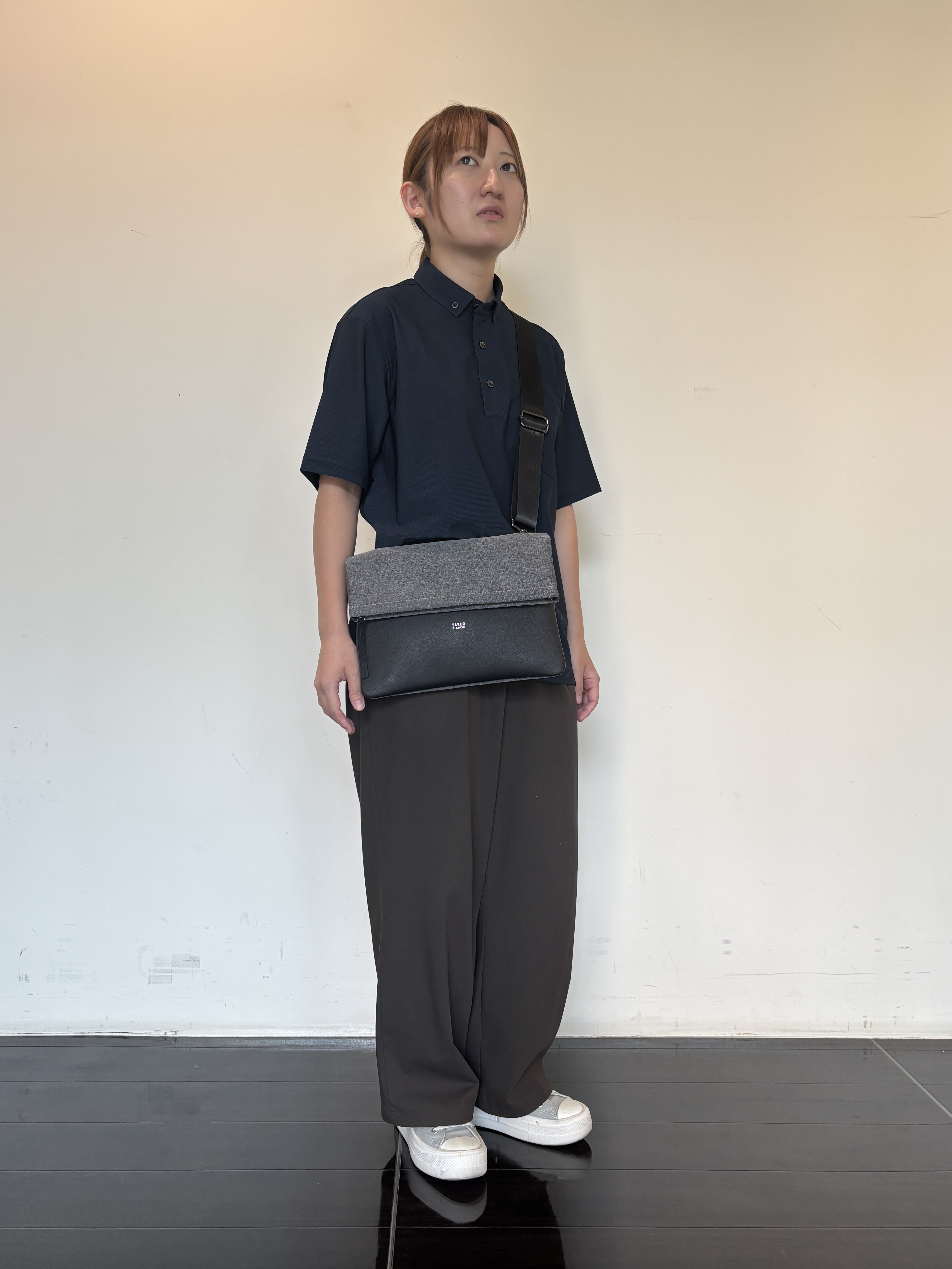尾形千晴さんの「TAKEO KIKUCHI｜【通気性】AIR TOOL ポロシャツ」を使ったコーディネート