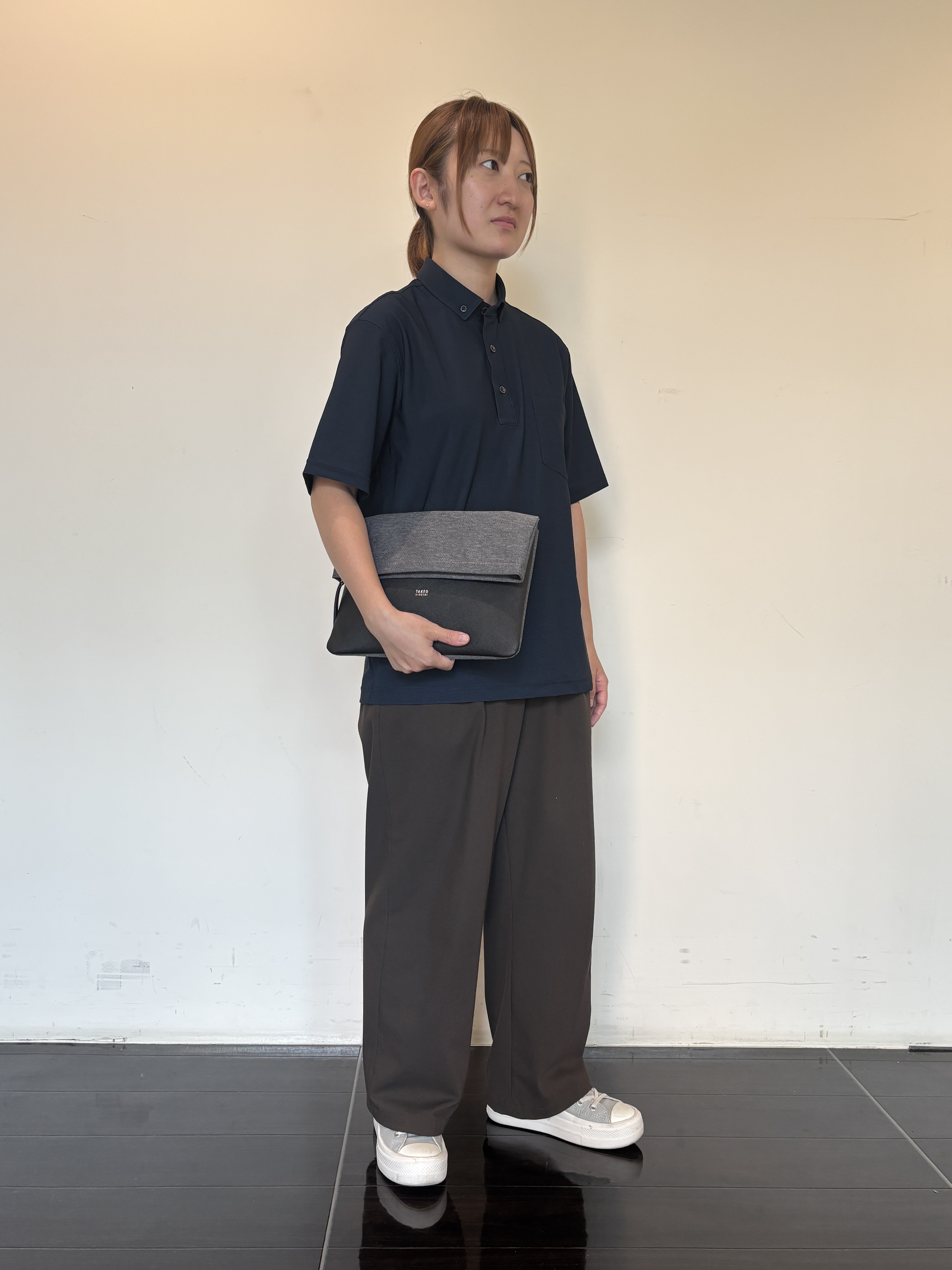尾形千晴さんの「TAKEO KIKUCHI｜【通気性】AIR TOOL ポロシャツ」を使ったコーディネート