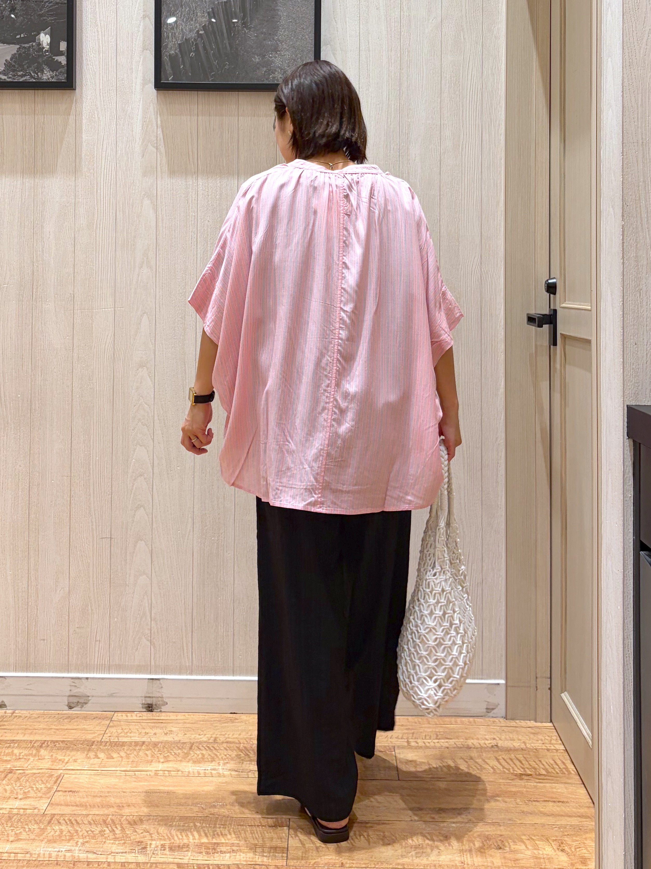shirayuuuさんの「SHOO･LA･RUE｜【洗濯機可/体型カバー】二の腕隠れる ゆるっとドルマンバンドカラーシャツ」を使ったコーディネート