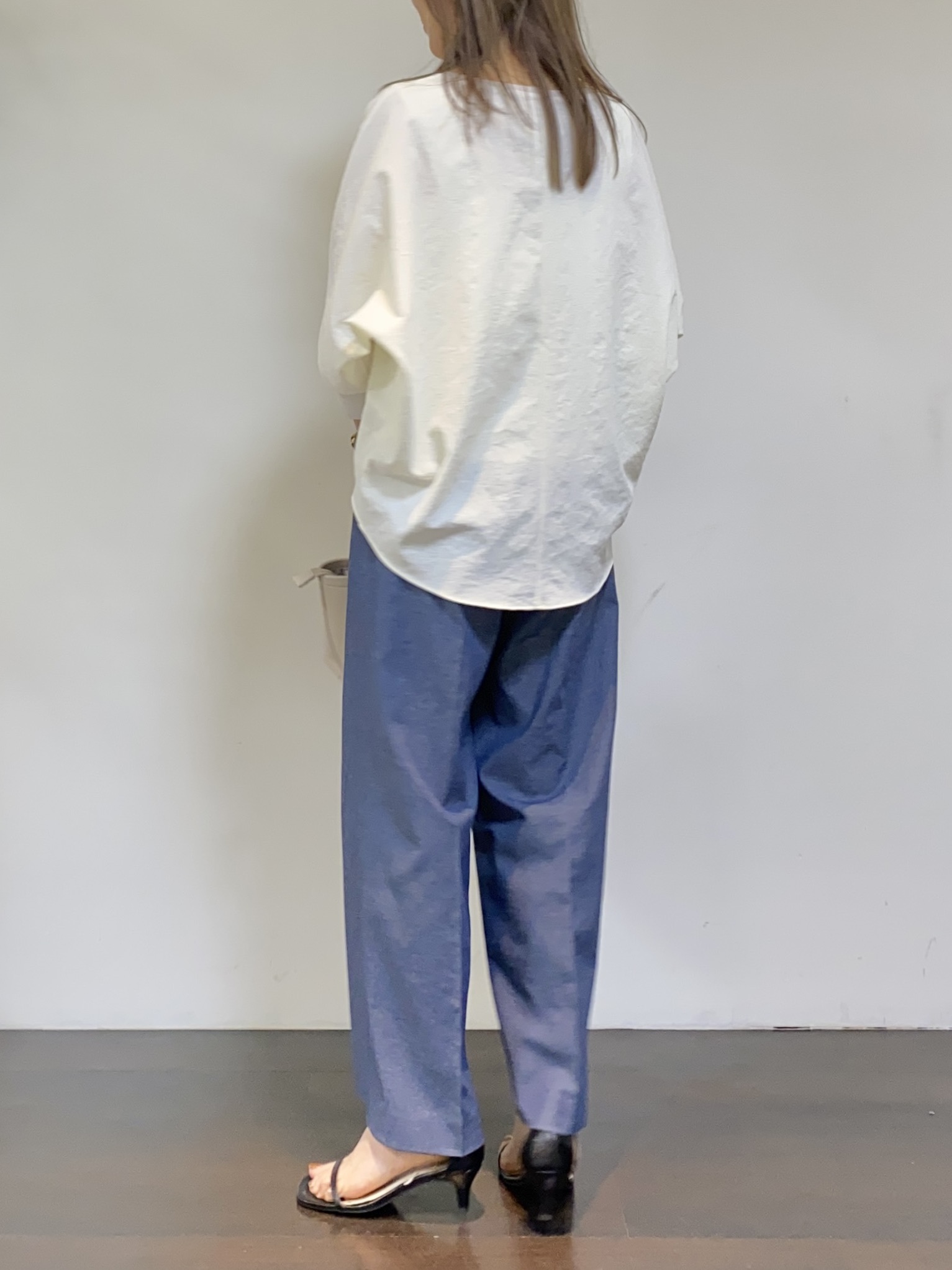 tomoさんの「UNTITLED｜【吸水速乾/UVカット】ドルマンスリーブブラウス」を使ったコーディネート